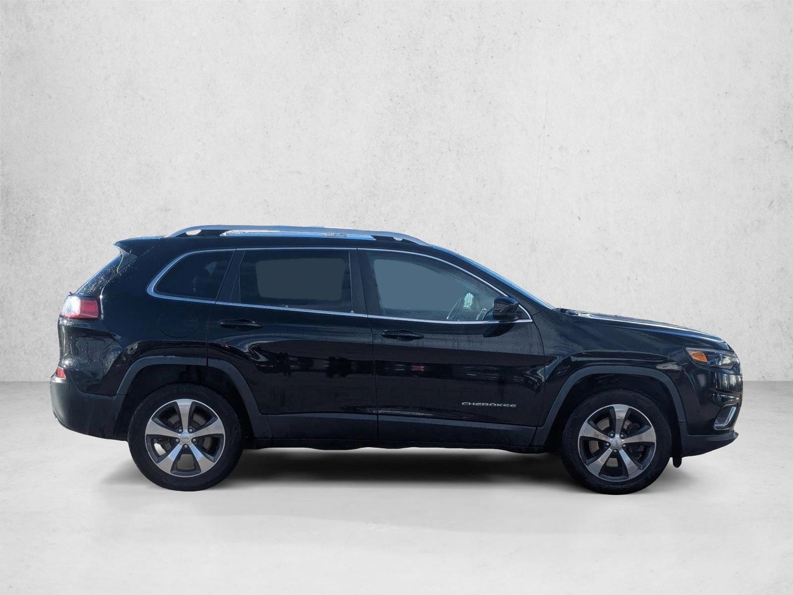 2019 Jeep Cherokee Limited Sport photo 2