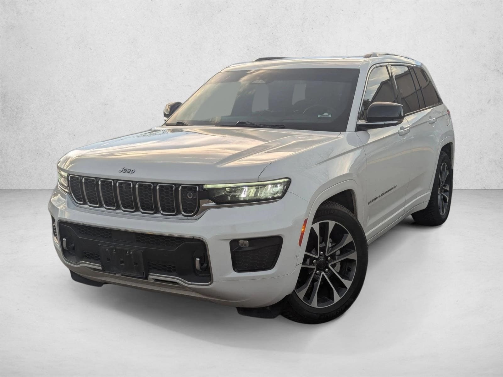 2022 Jeep Grand Cherokee Overland's photo