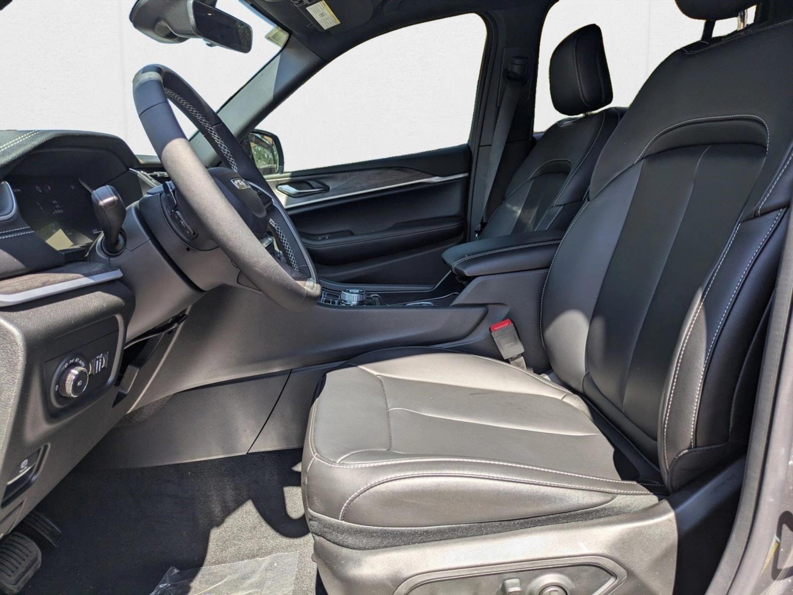 2025 Jeep Grand Cherokee Limited photo 4