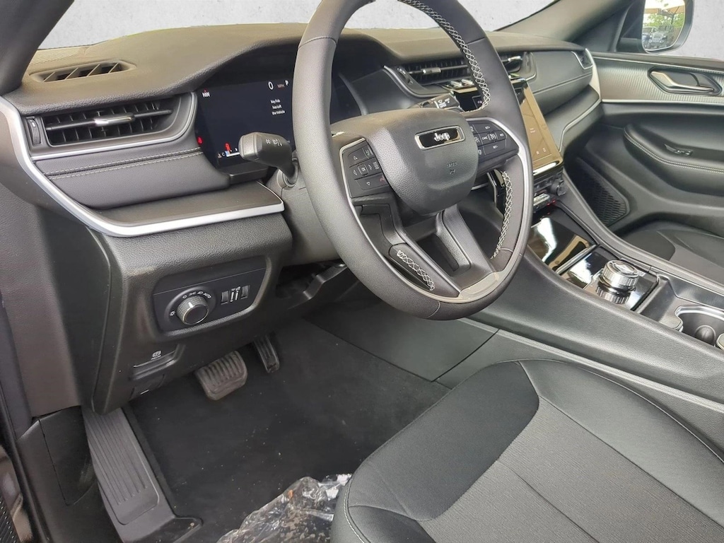 New 2025 Jeep Grand Cherokee Laredo X SUV