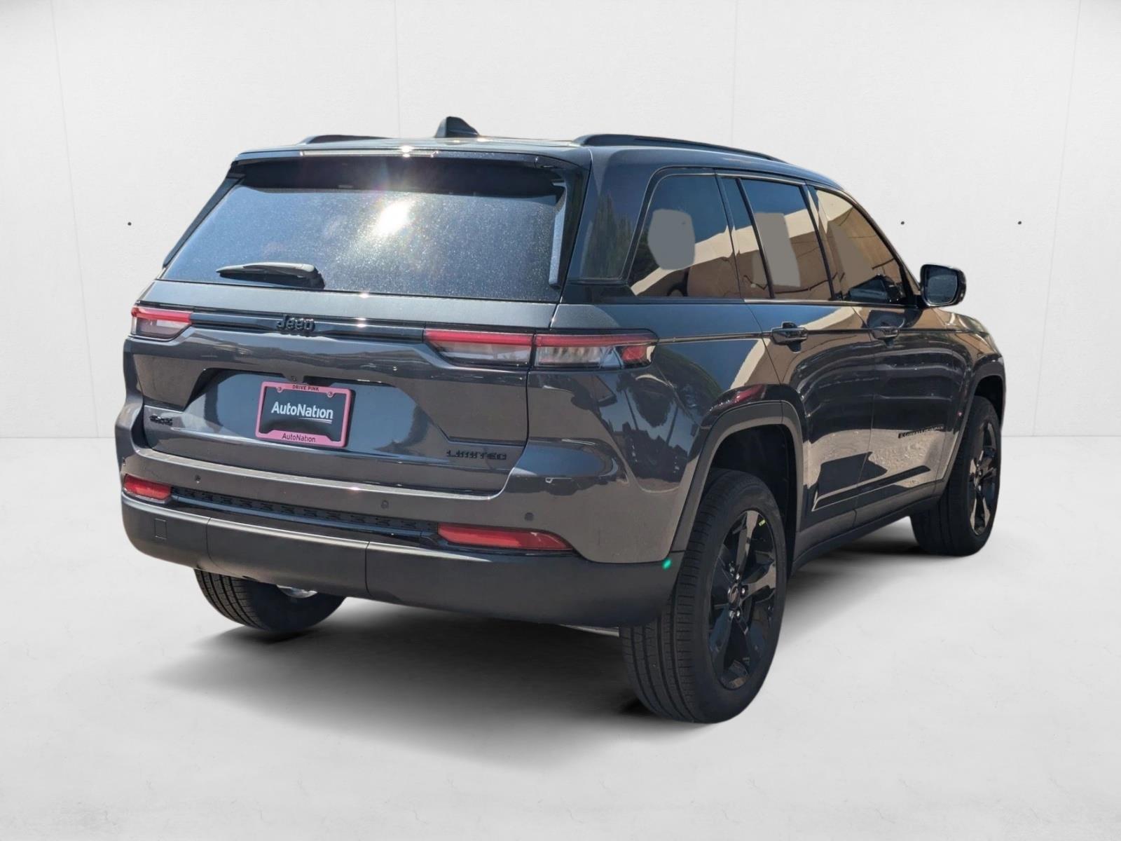 2025 Jeep Grand Cherokee Limited photo 2