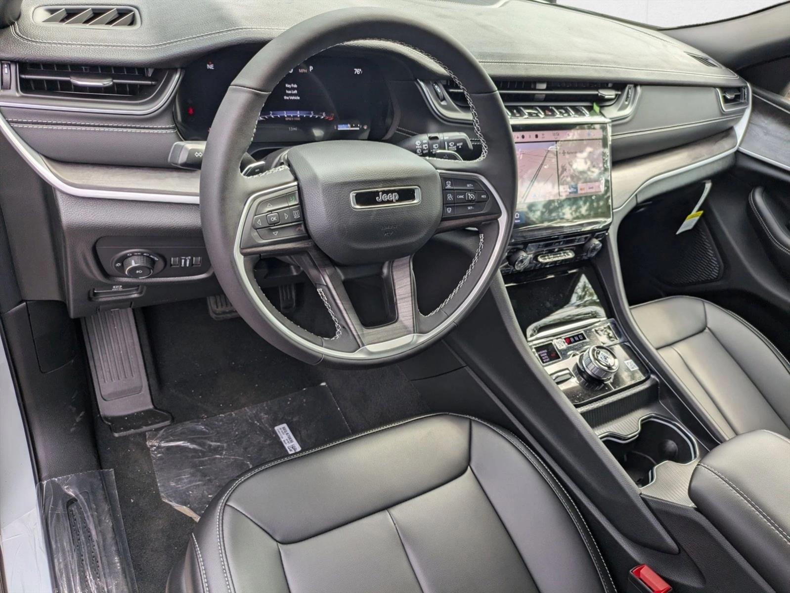 2025 Jeep Grand Cherokee Limited photo 3