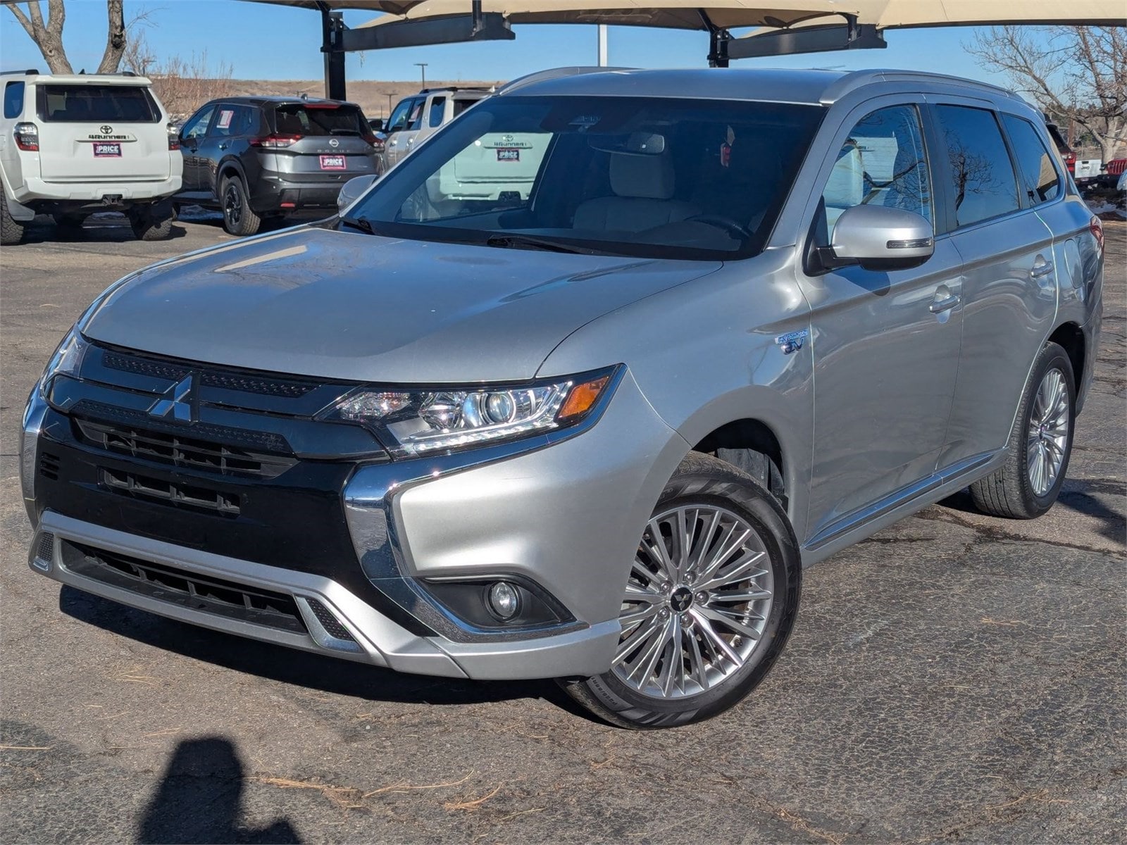 2022 Mitsubishi Outlander PHEV SE's photo