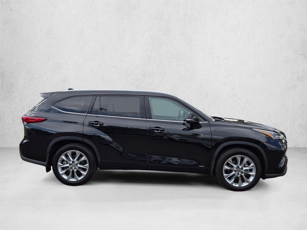 Used 2022 Toyota Highlander Hybrid Limited Sport Utility