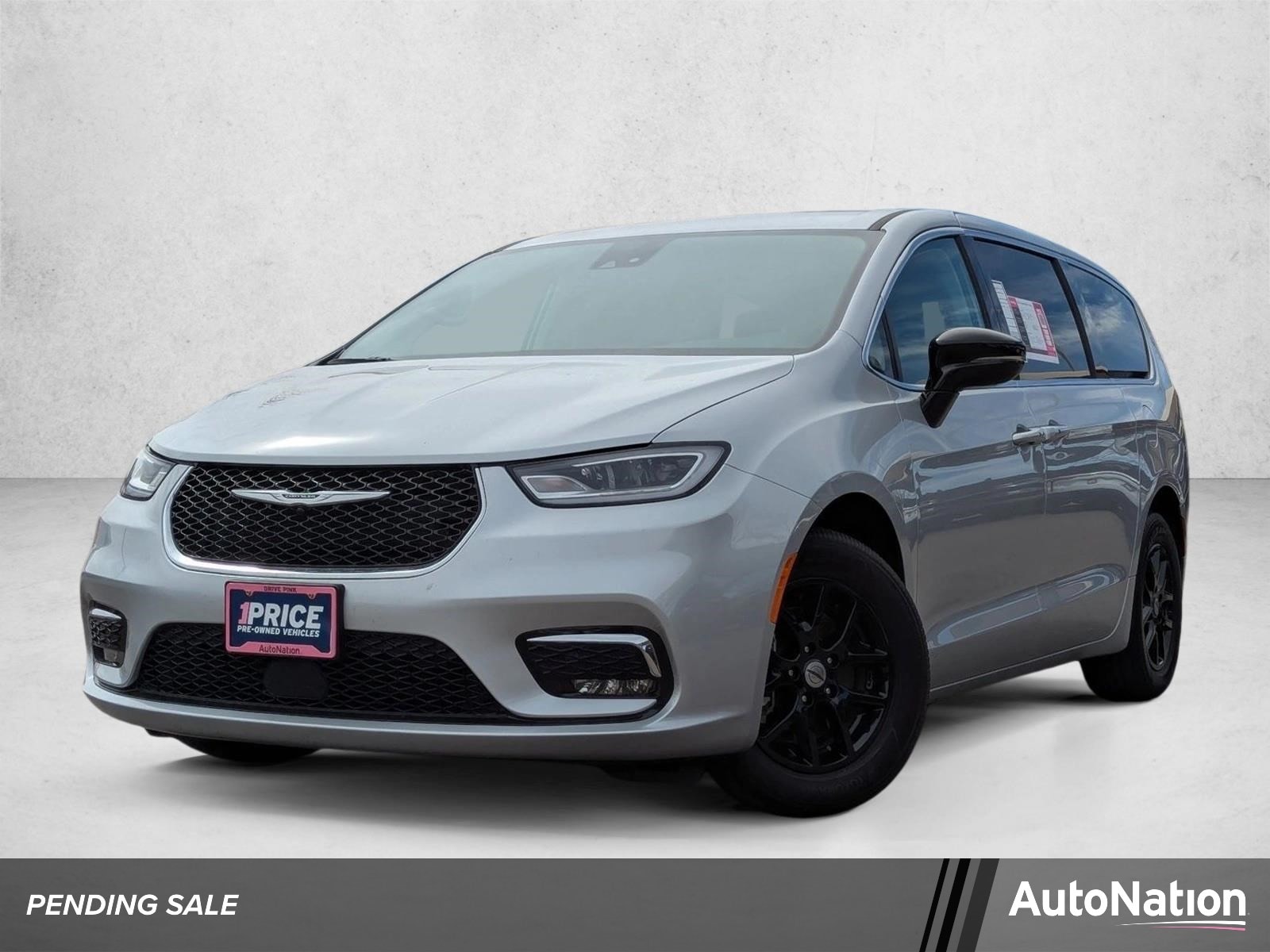 2024 Chrysler Pacifica Touring L's photo