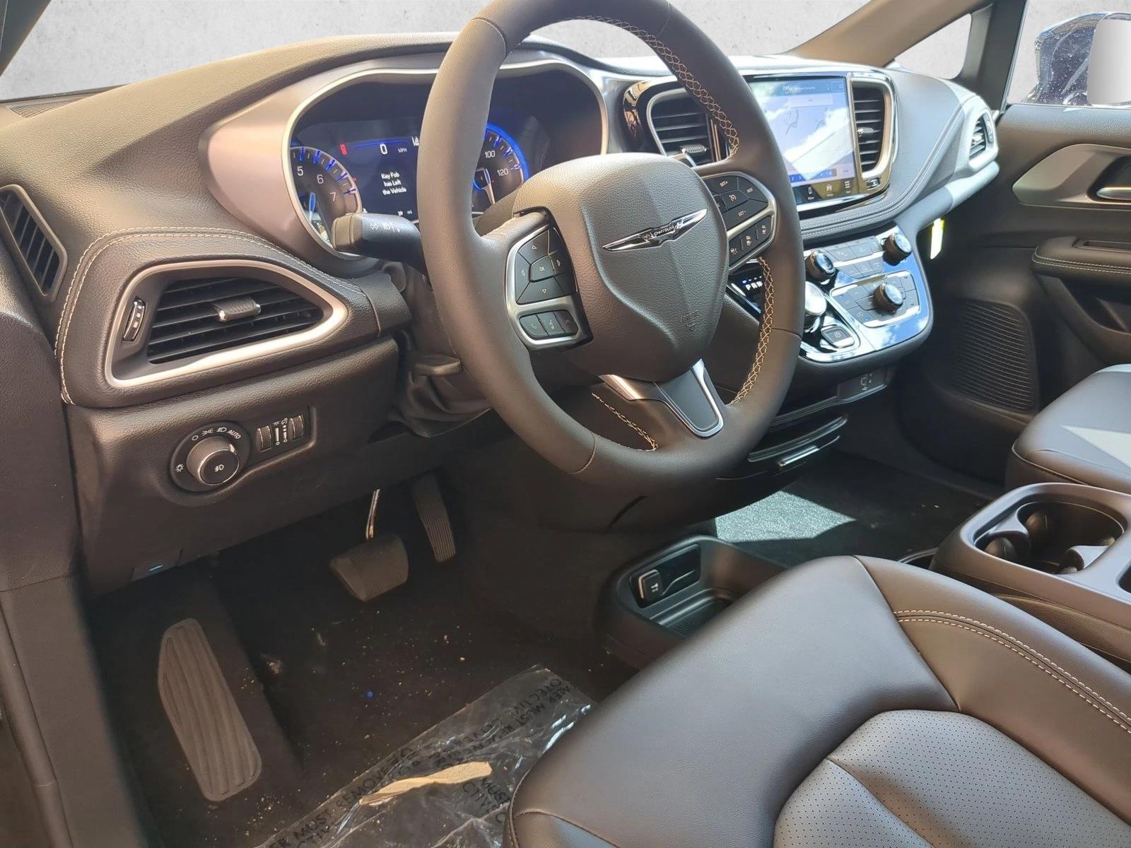 2026 Chrysler Pacifica photo 3