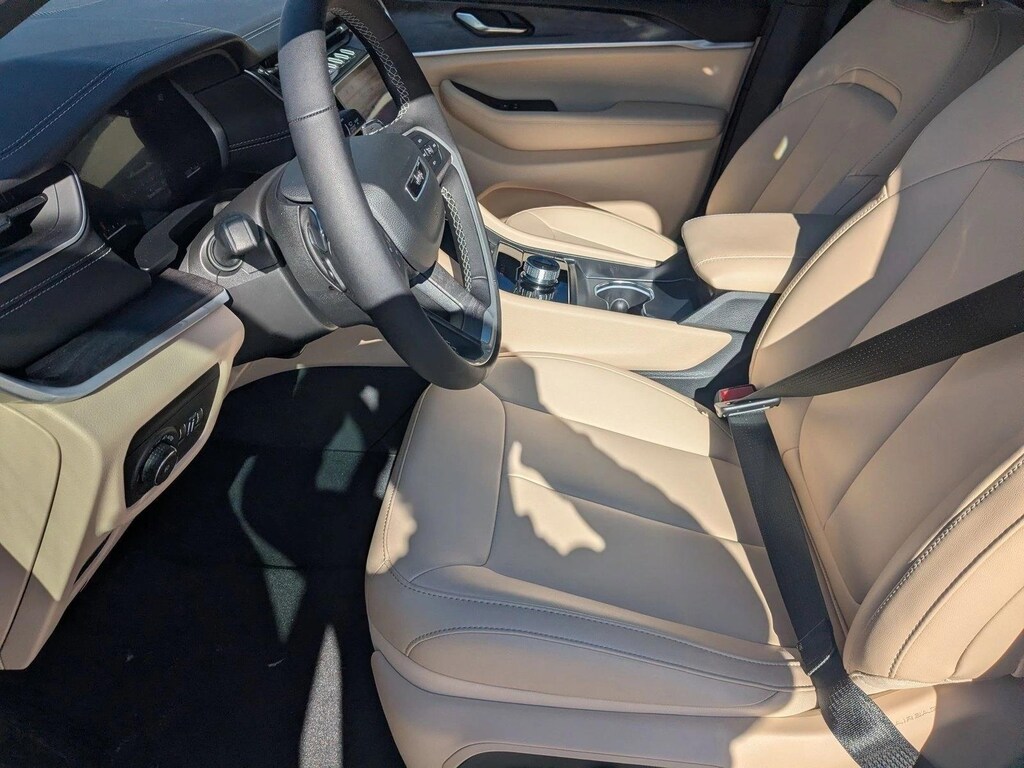 New 2025 Jeep Grand Cherokee L Limited SUV