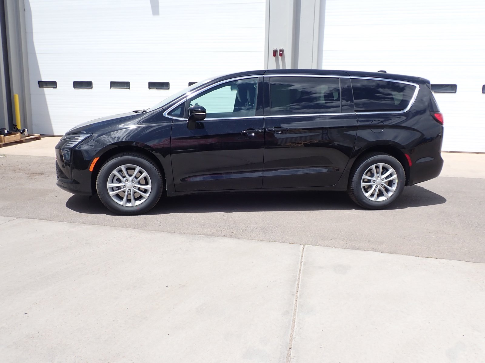 New 2027 Chrysler Pacifica Select Van Passenger Van