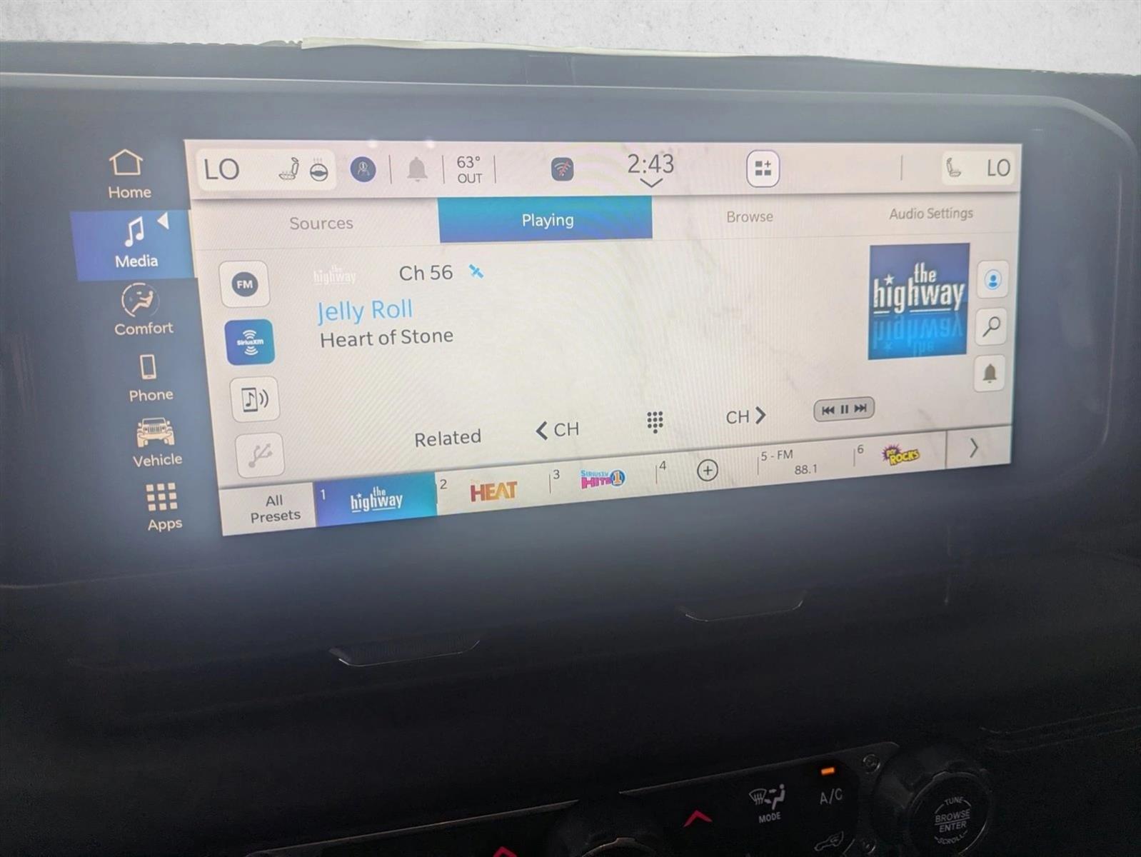 2025 Jeep Gladiator Sport photo 4