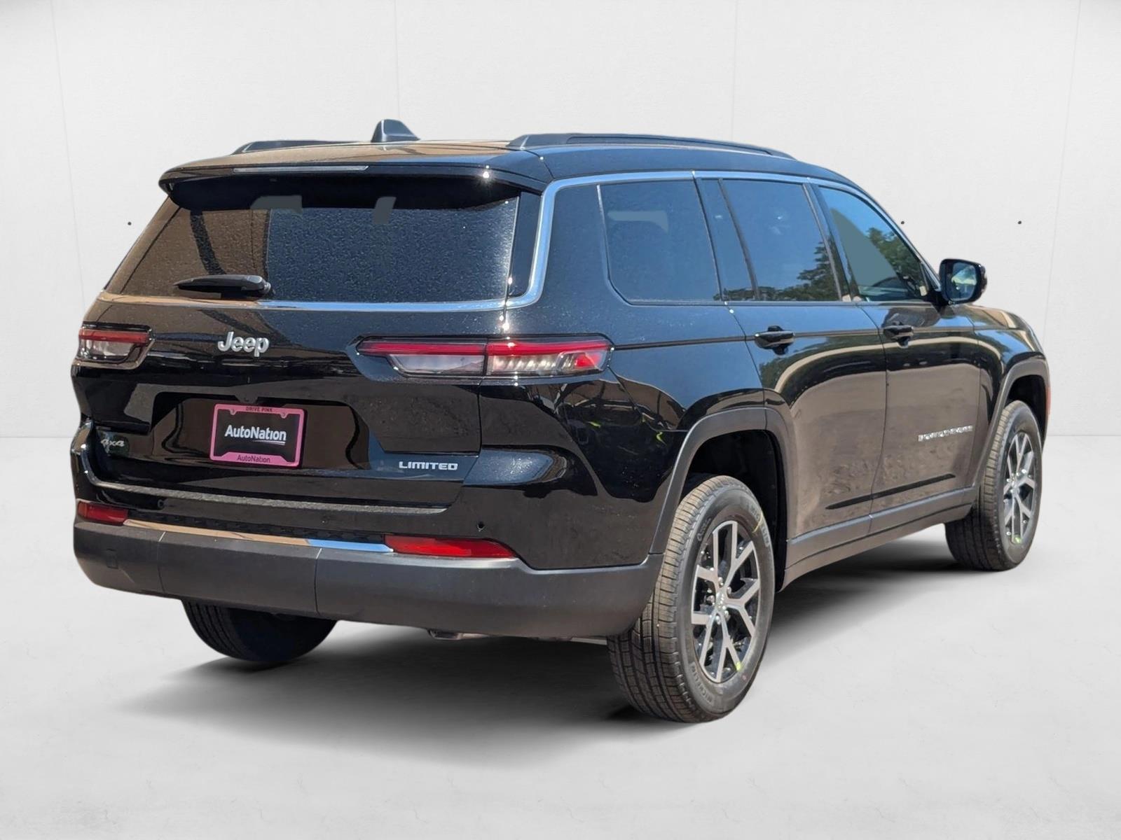 2025 Jeep Grand Cherokee Limited photo 2