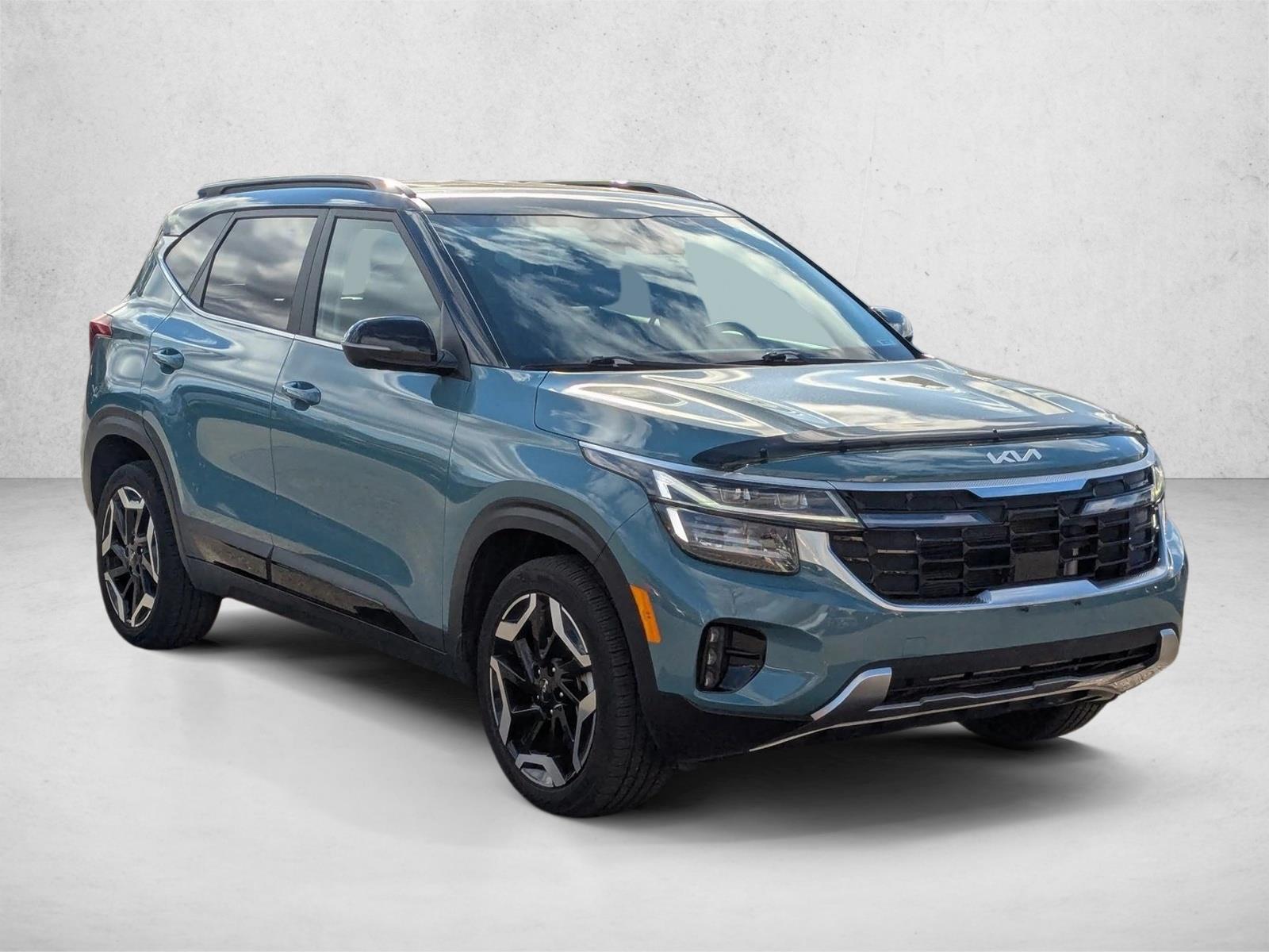 2024 Kia Seltos SX photo 3