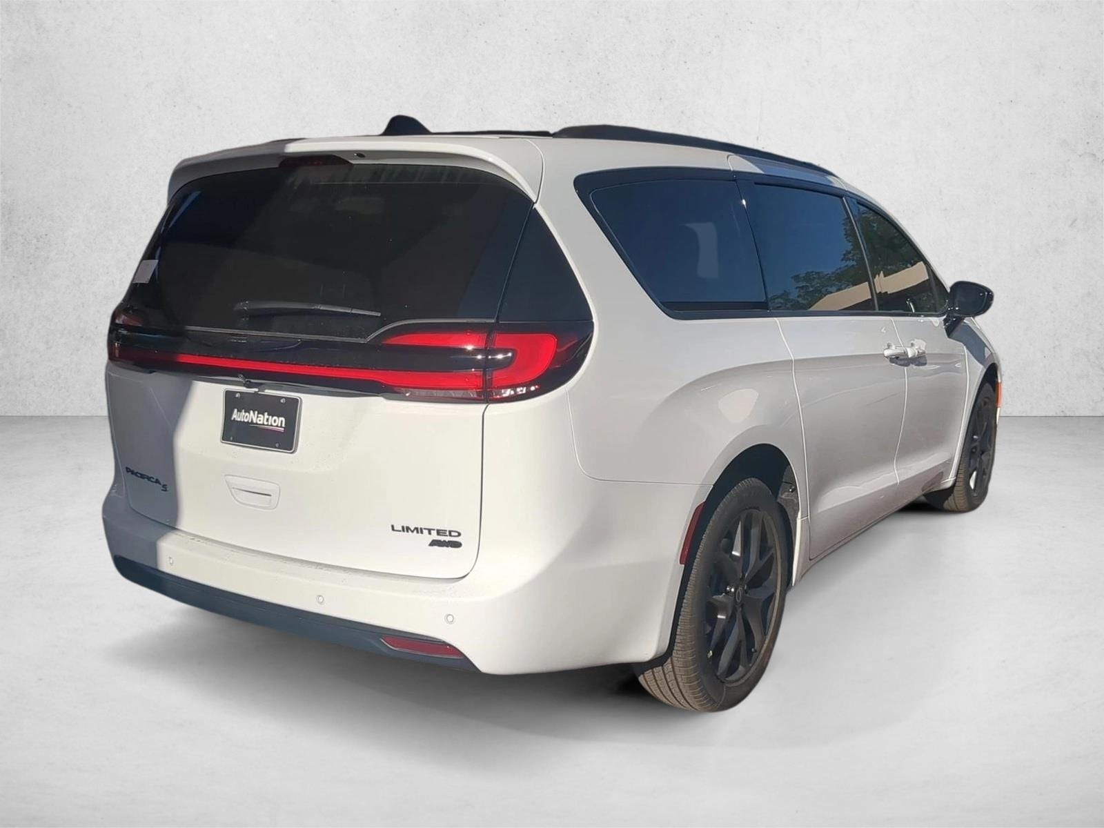 2026 Chrysler Pacifica Limited - Photo 2
