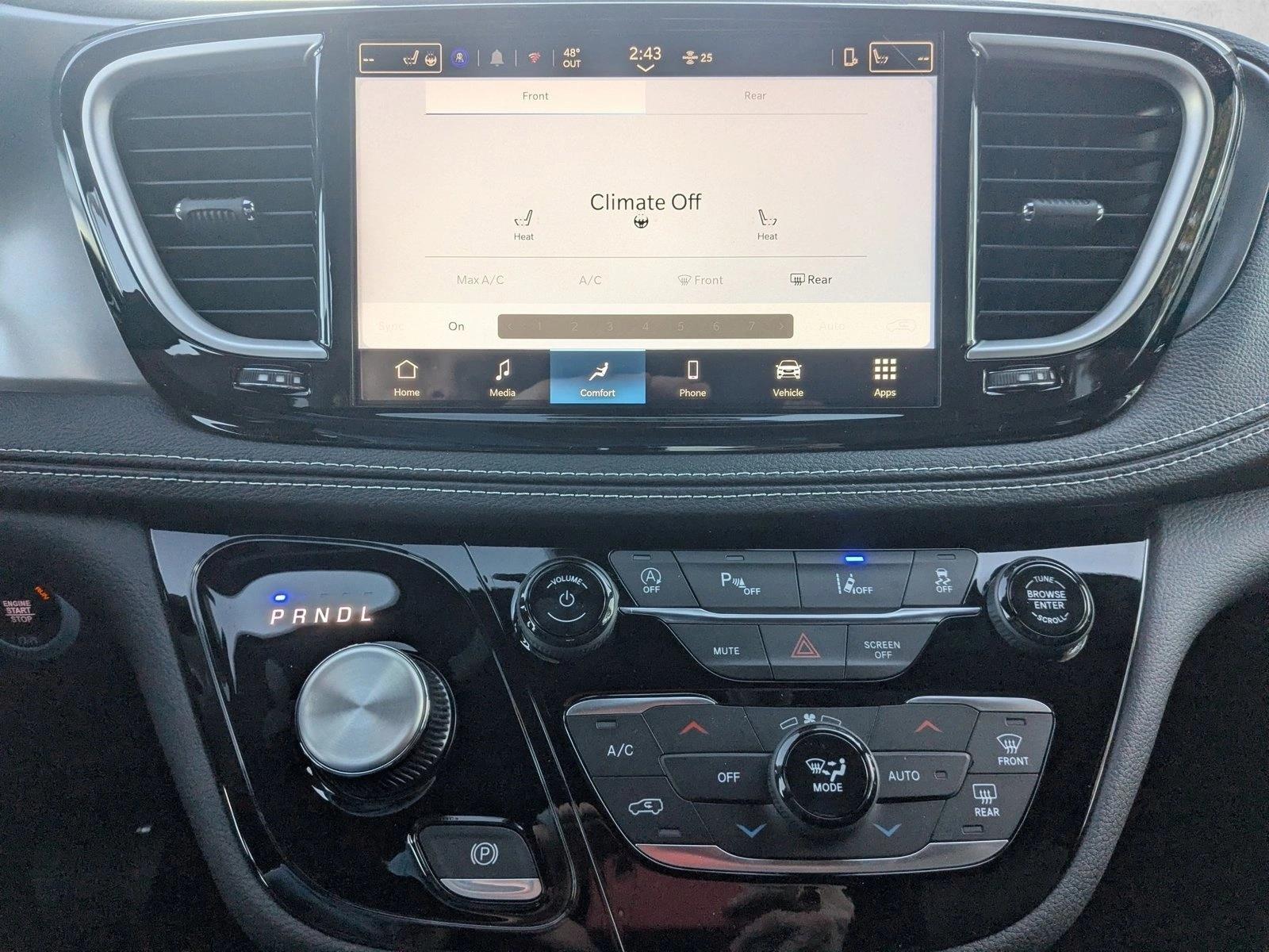 2026 Chrysler Pacifica Select - Photo 13
