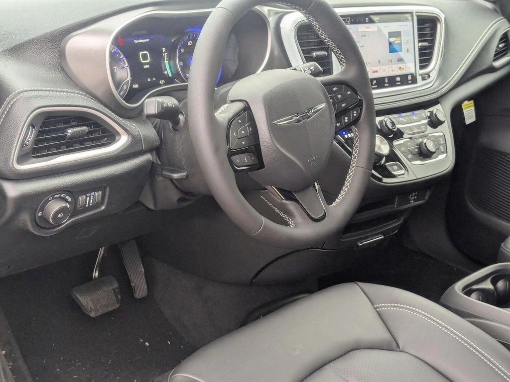 New 2026 Chrysler Pacifica Select Van Passenger Van