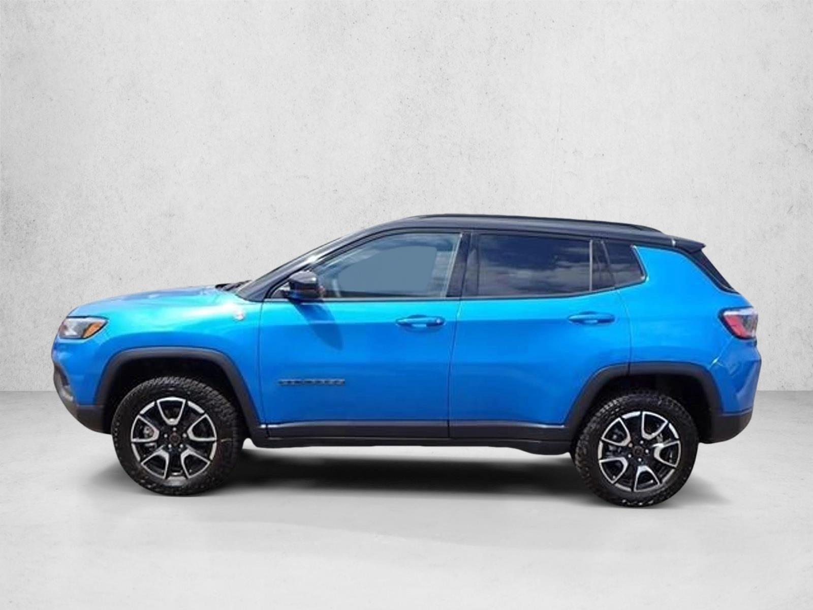 2025 Jeep Compass Trailhawk photo 2