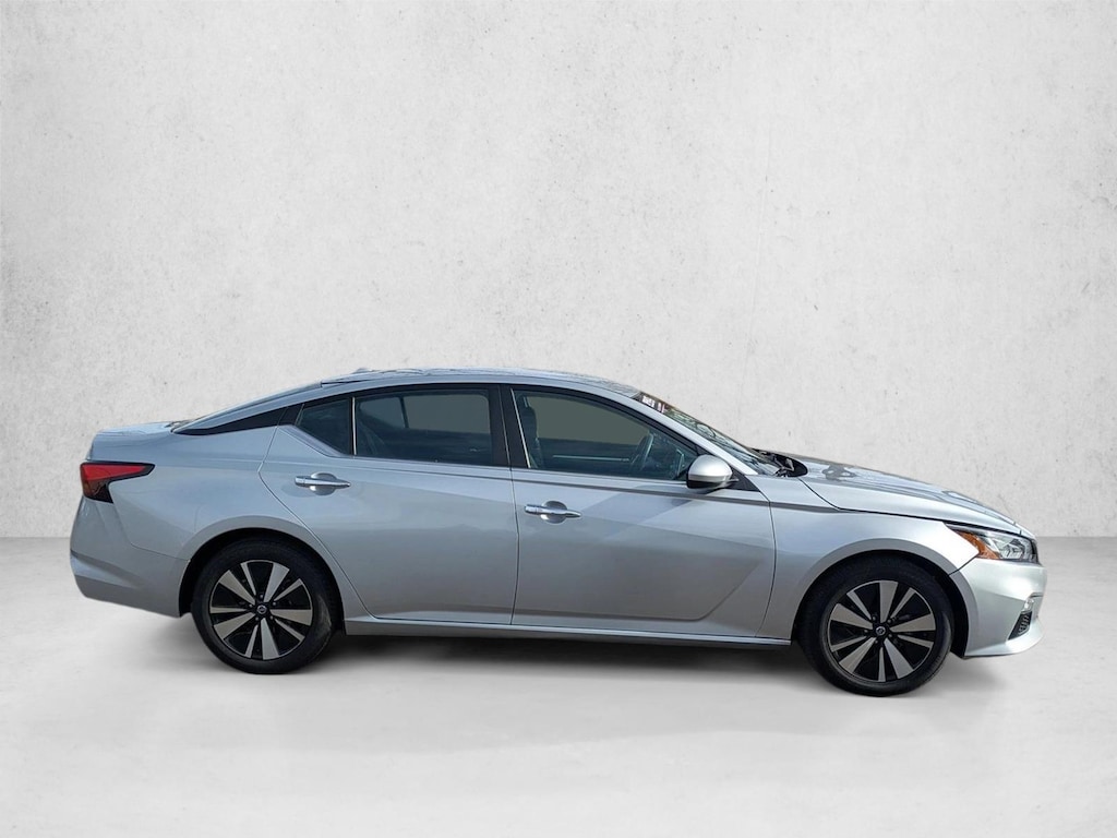 Used 2022 Nissan Altima 2.5 SV 4dr Car