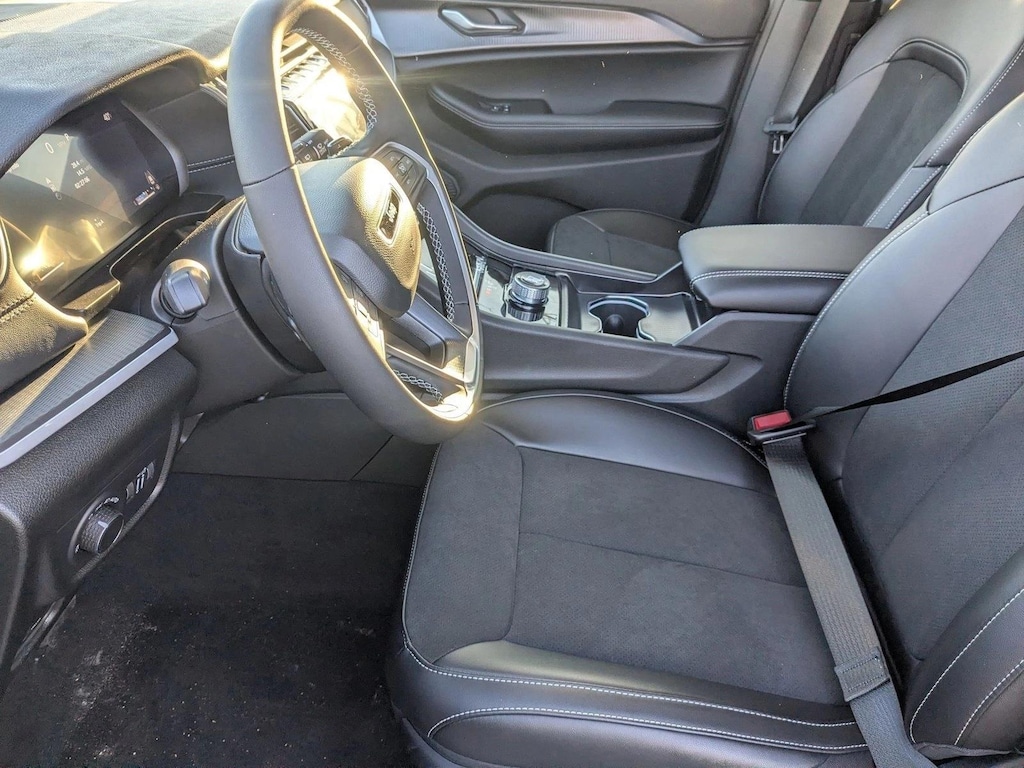 New 2025 Jeep Grand Cherokee Altitude SUV