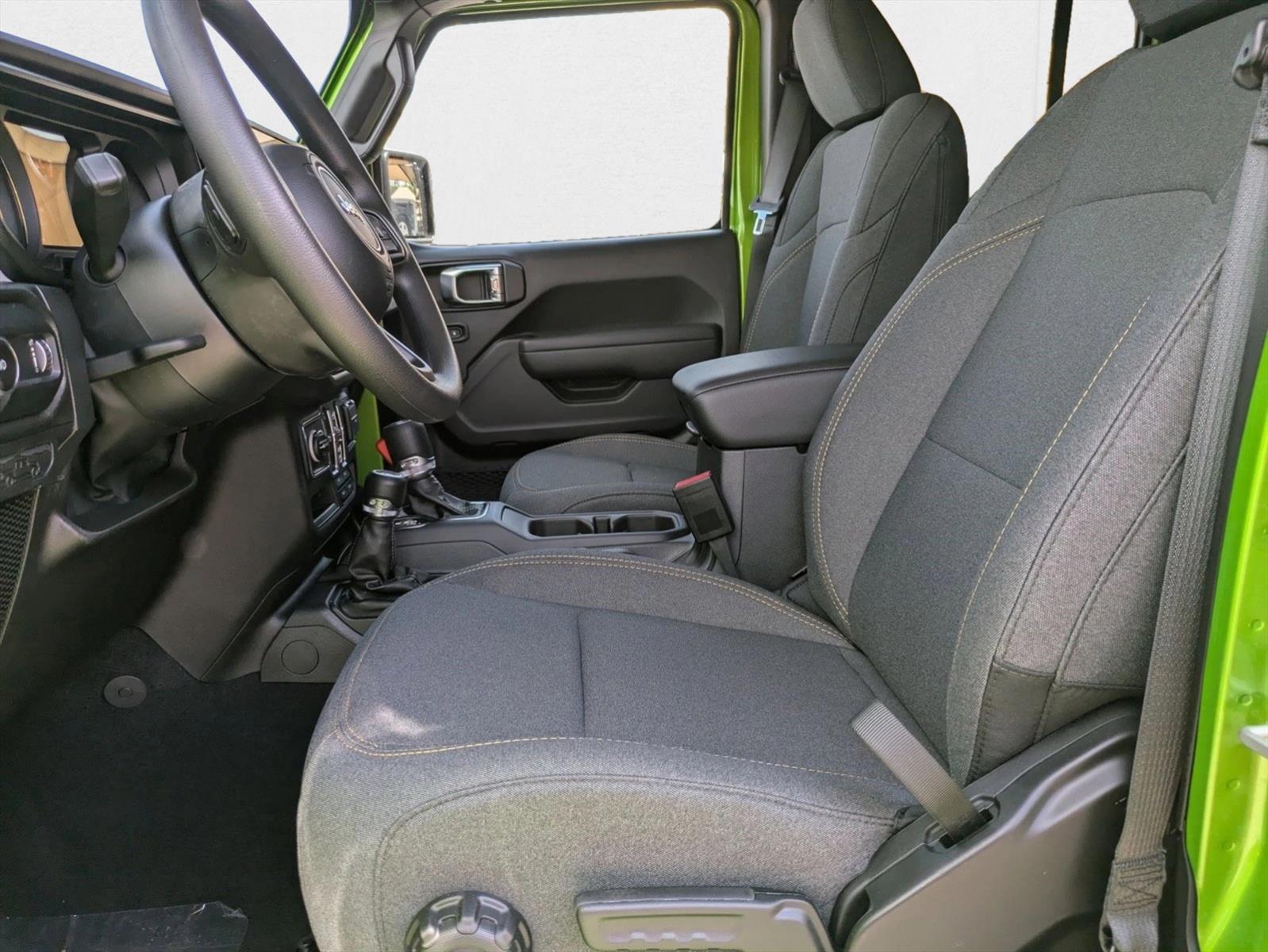 2025 Jeep Wrangler Sport photo 4