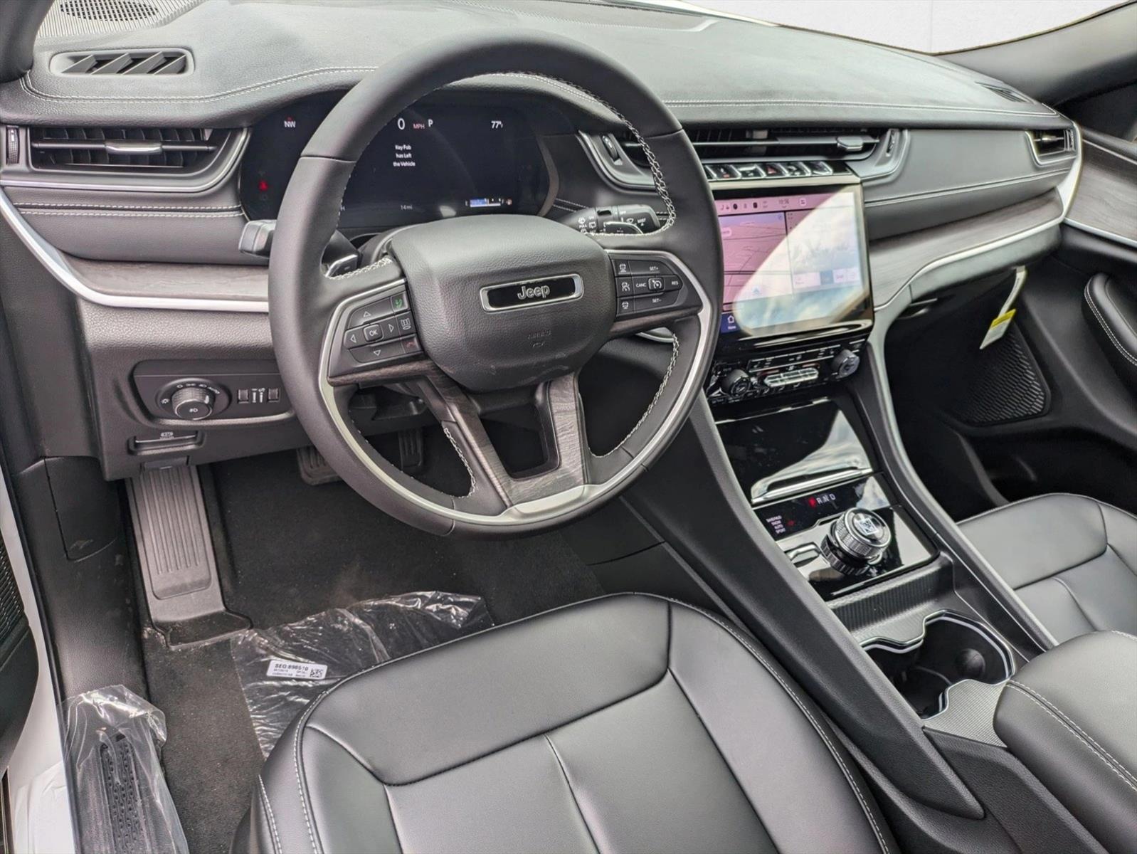 2025 Jeep Grand Cherokee Limited photo 3