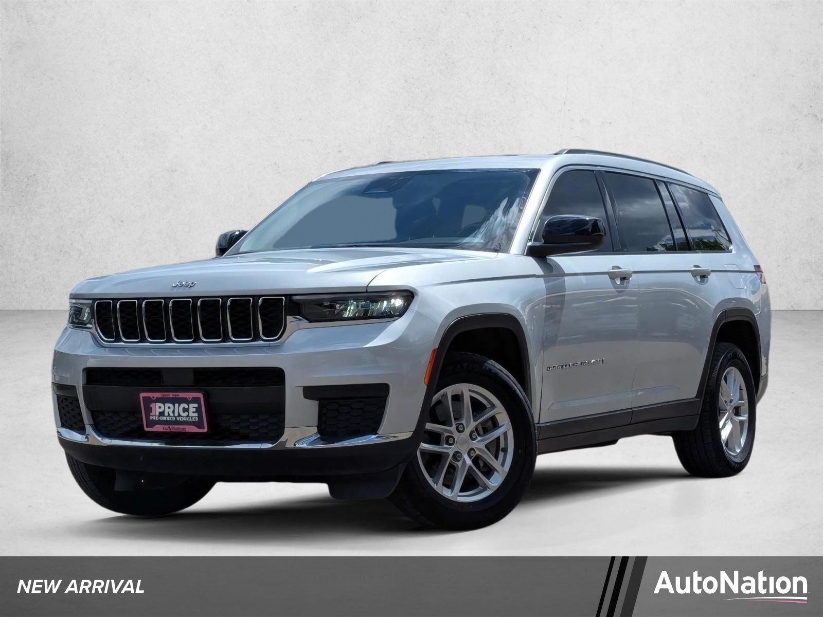 2022 Jeep Grand Cherokee L Laredo 4x4's photo