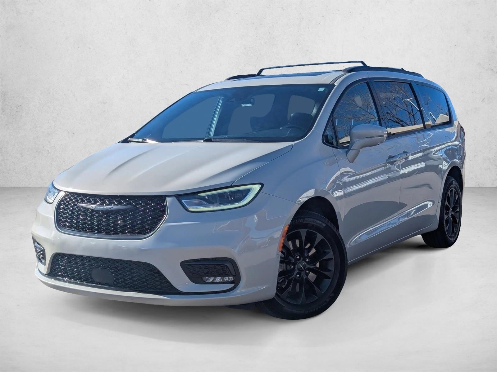 2021 Chrysler Pacifica Limited's photo