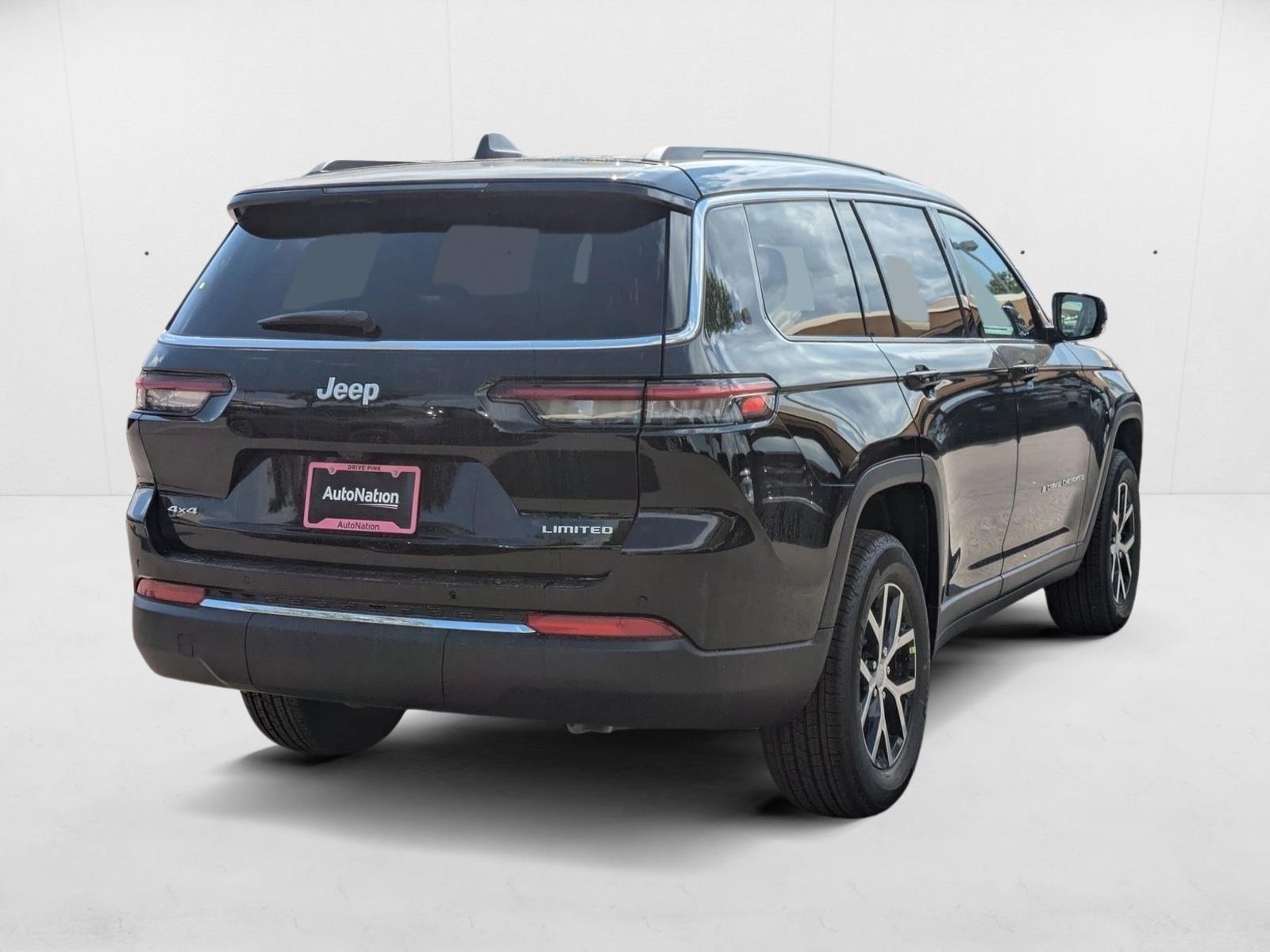 2025 Jeep Grand Cherokee Limited photo 2