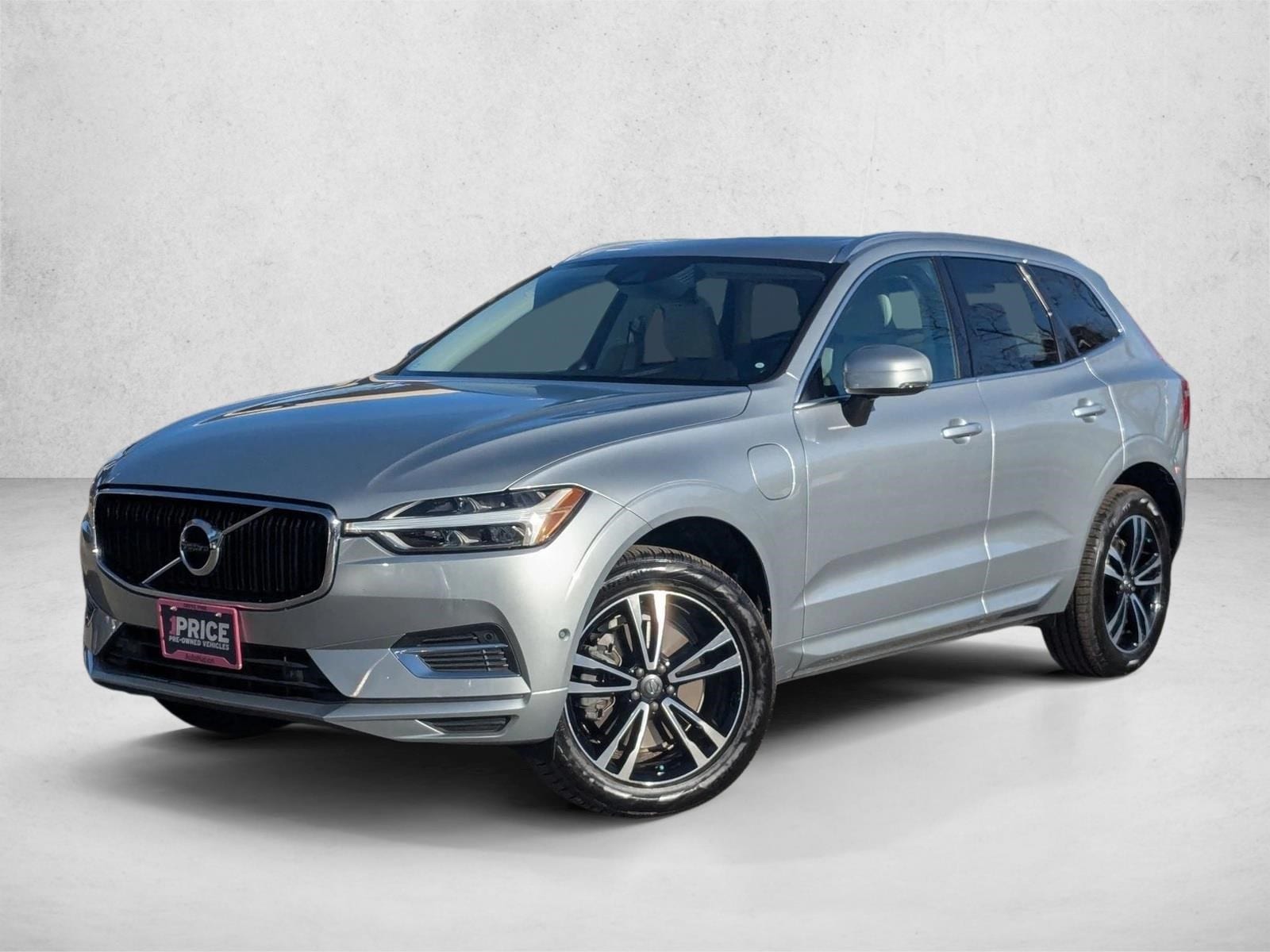 2018 Volvo XC60 Momentum's photo