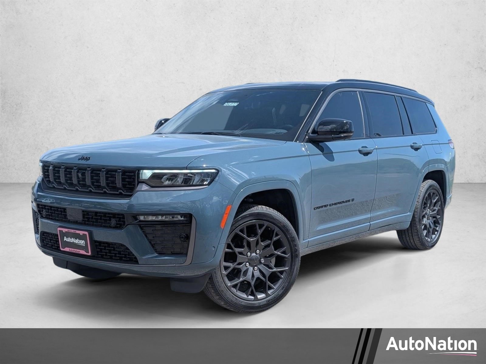 2026 Jeep Grand Cherokee L Summit 4x4's photo