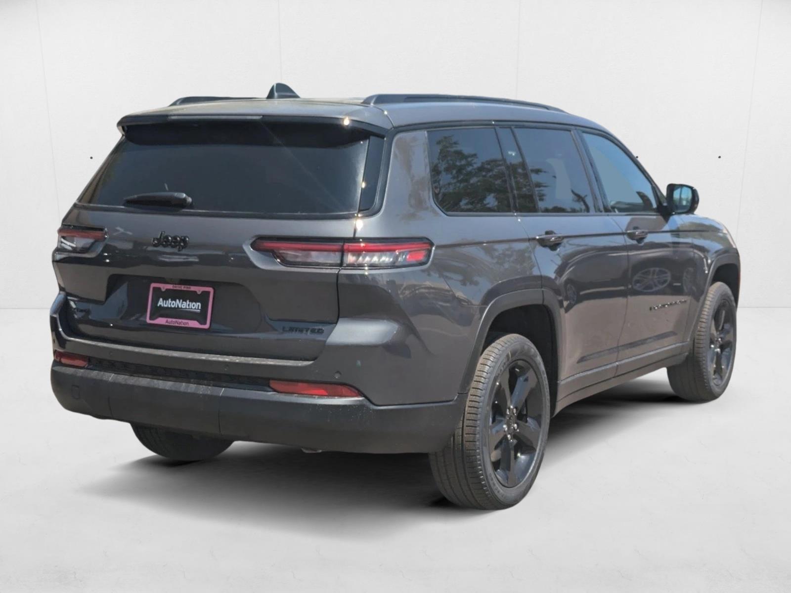 2025 Jeep Grand Cherokee Limited photo 2