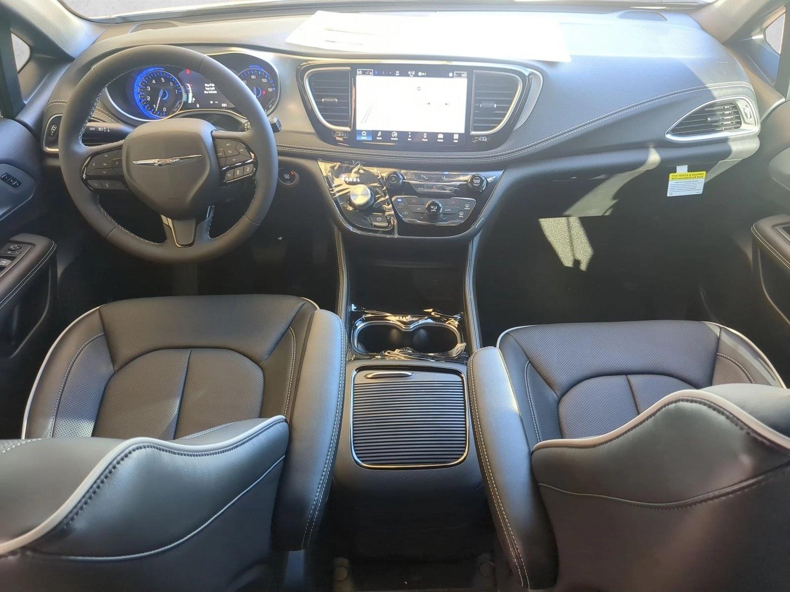 2026 Chrysler Pacifica Limited - Photo 15