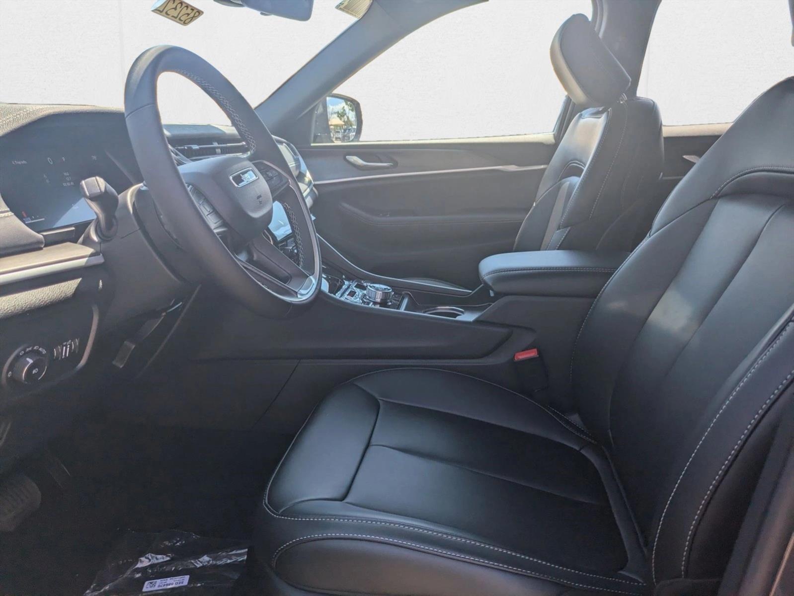 2025 Jeep Grand Cherokee Limited photo 4