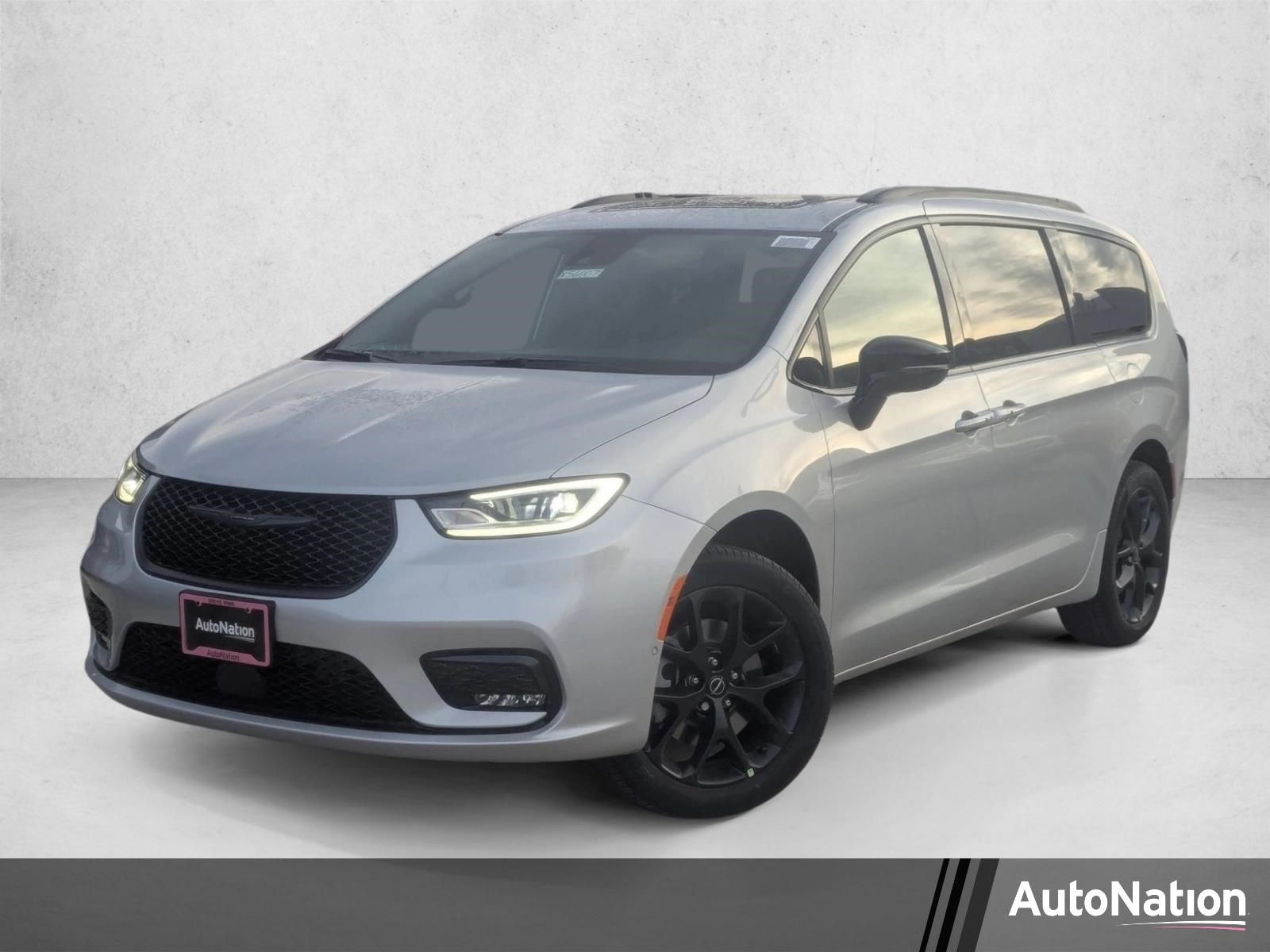 2026 Chrysler Pacifica Limited AWD's photo