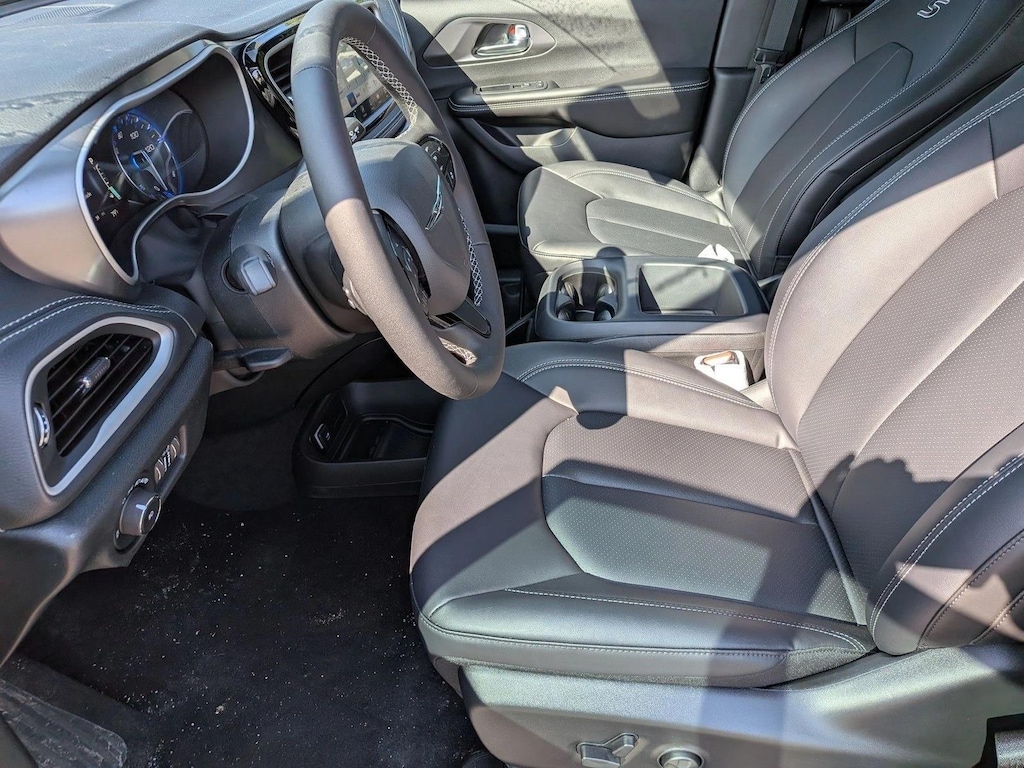 New 2026 Chrysler Pacifica Select Van Passenger Van