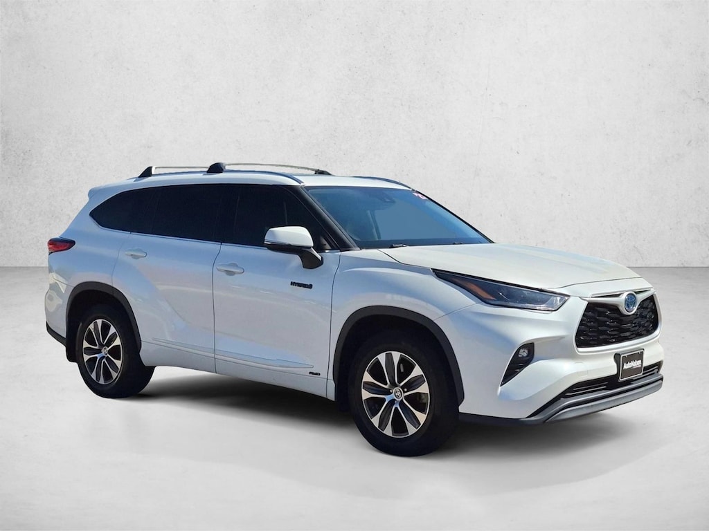 Used 2021 Toyota Highlander Hybrid XLE Sport Utility