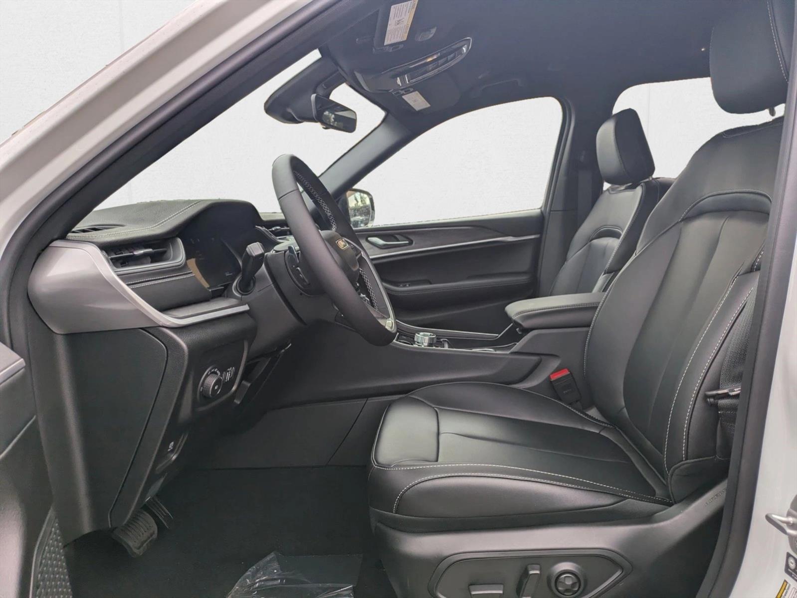 2025 Jeep Grand Cherokee Limited photo 4