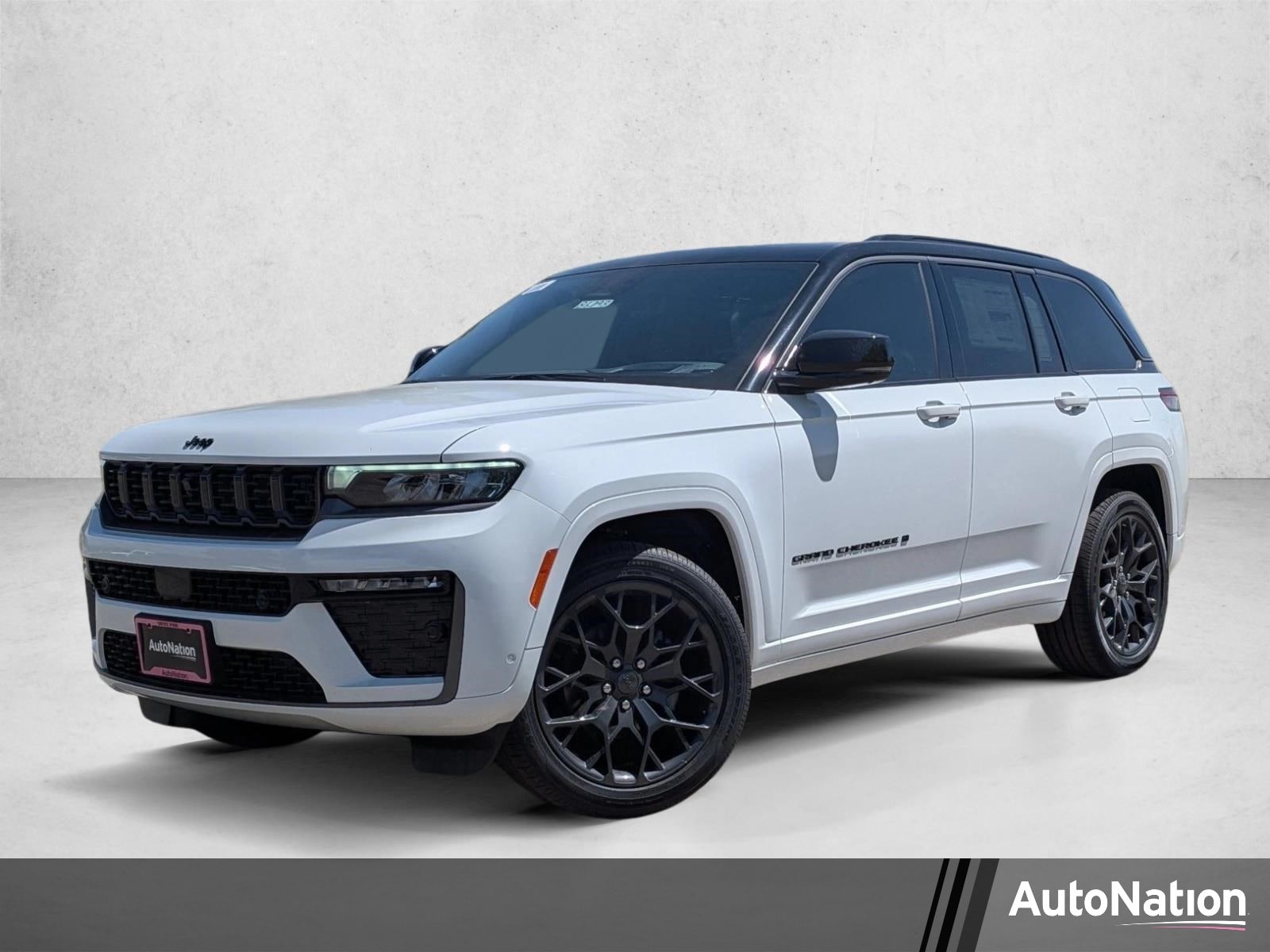 2026 Jeep Grand Cherokee Summit 4x4's photo