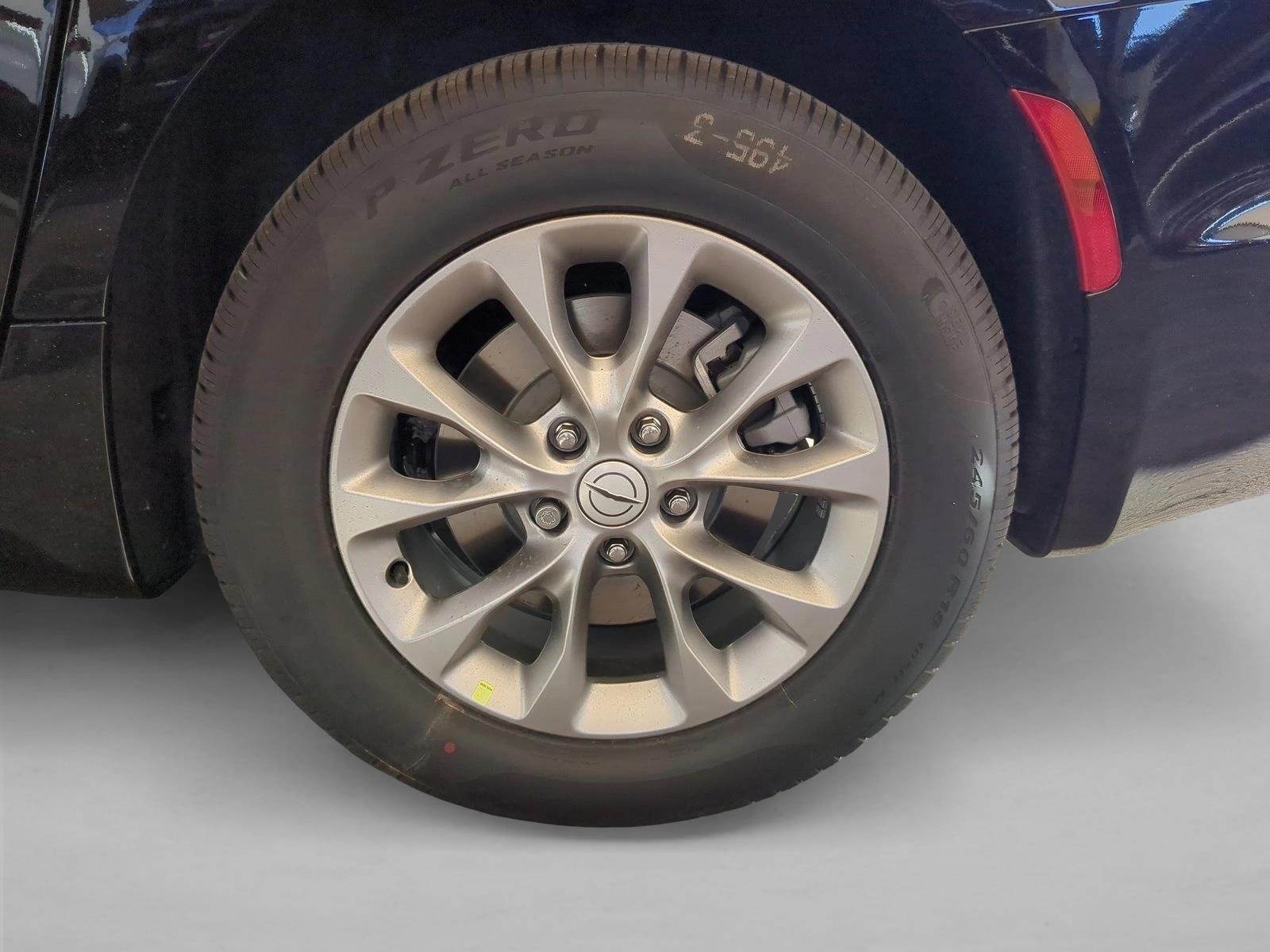 2026 Chrysler Pacifica Select - Photo 10