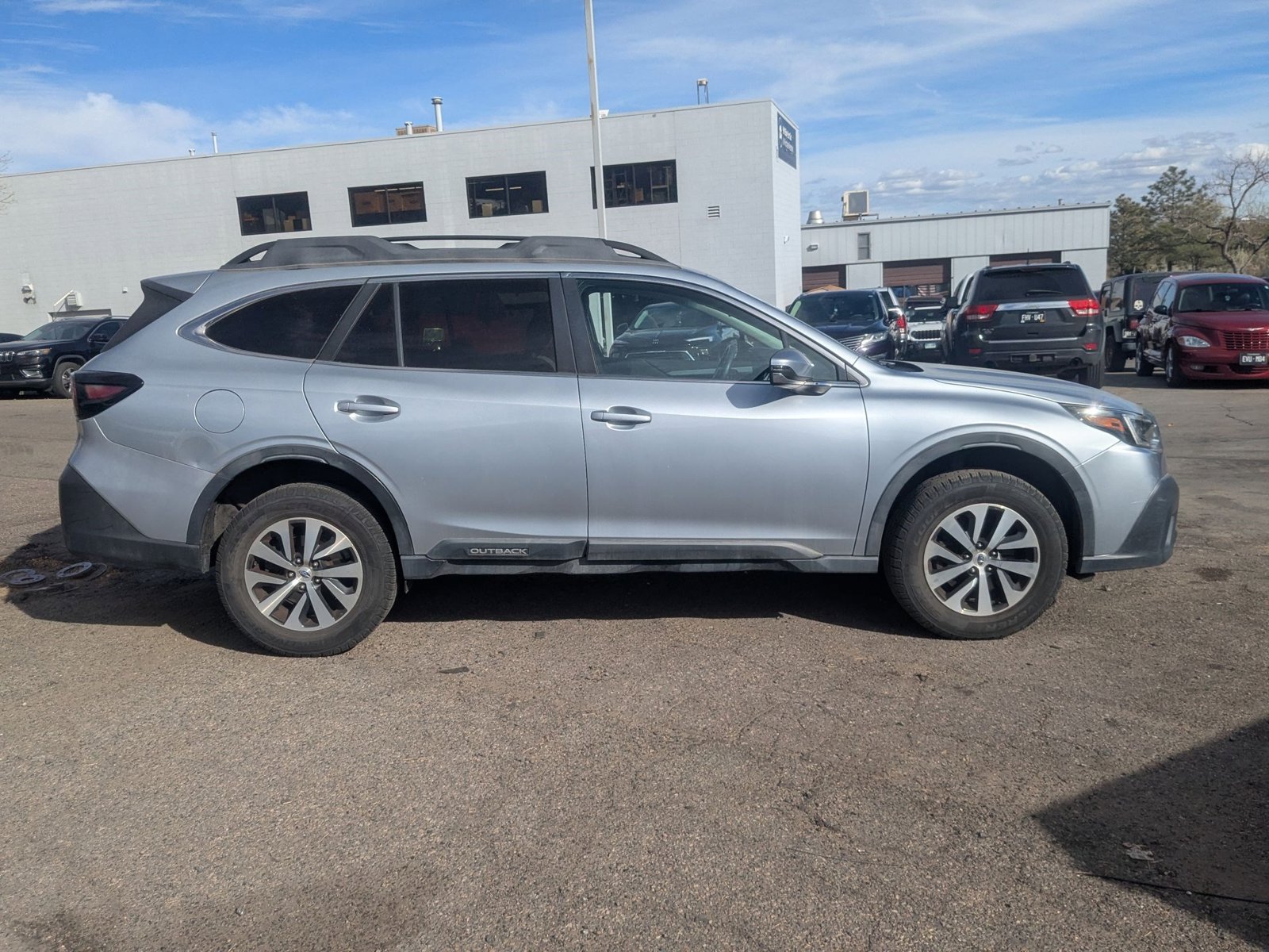 2020 Subaru Outback Premium photo 4