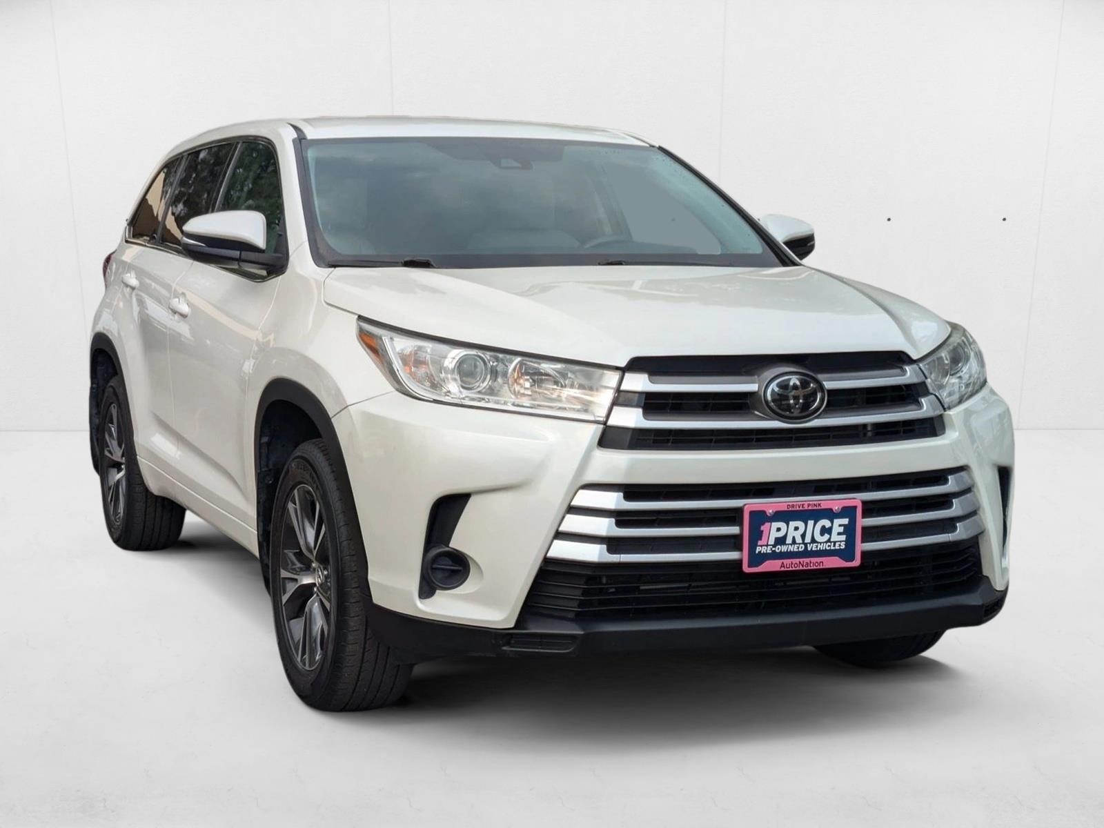 2018 Toyota Highlander LE photo 3