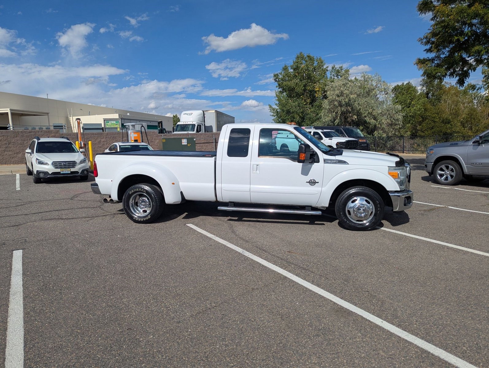 2011 Ford F-350 Lariat photo 4