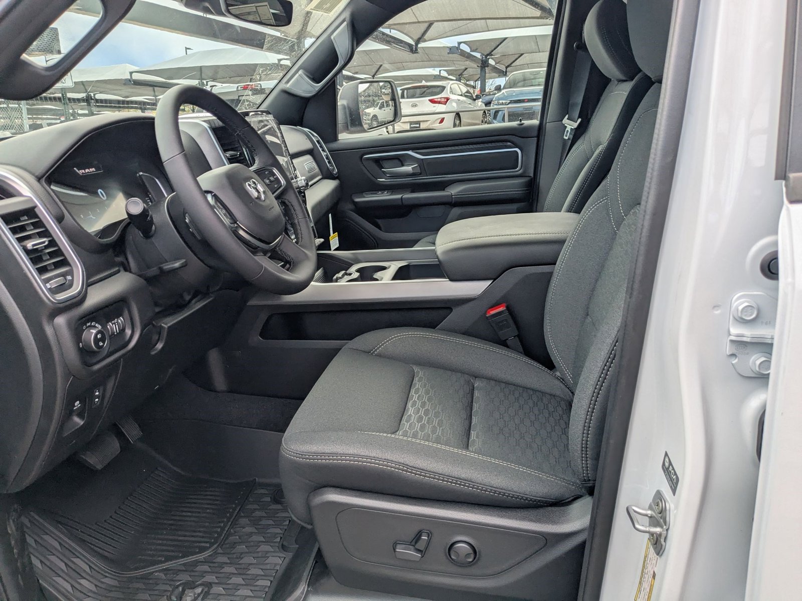 2025 Ram 1500 Big Horn photo 4