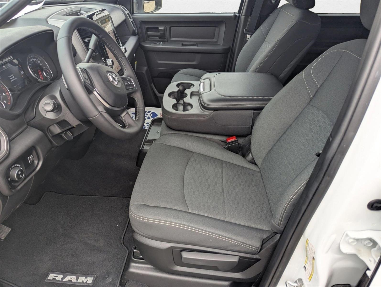 2025 Ram 3500 Tradesman photo 3