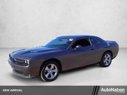 2022 Dodge Challenger SXT 2dr Car