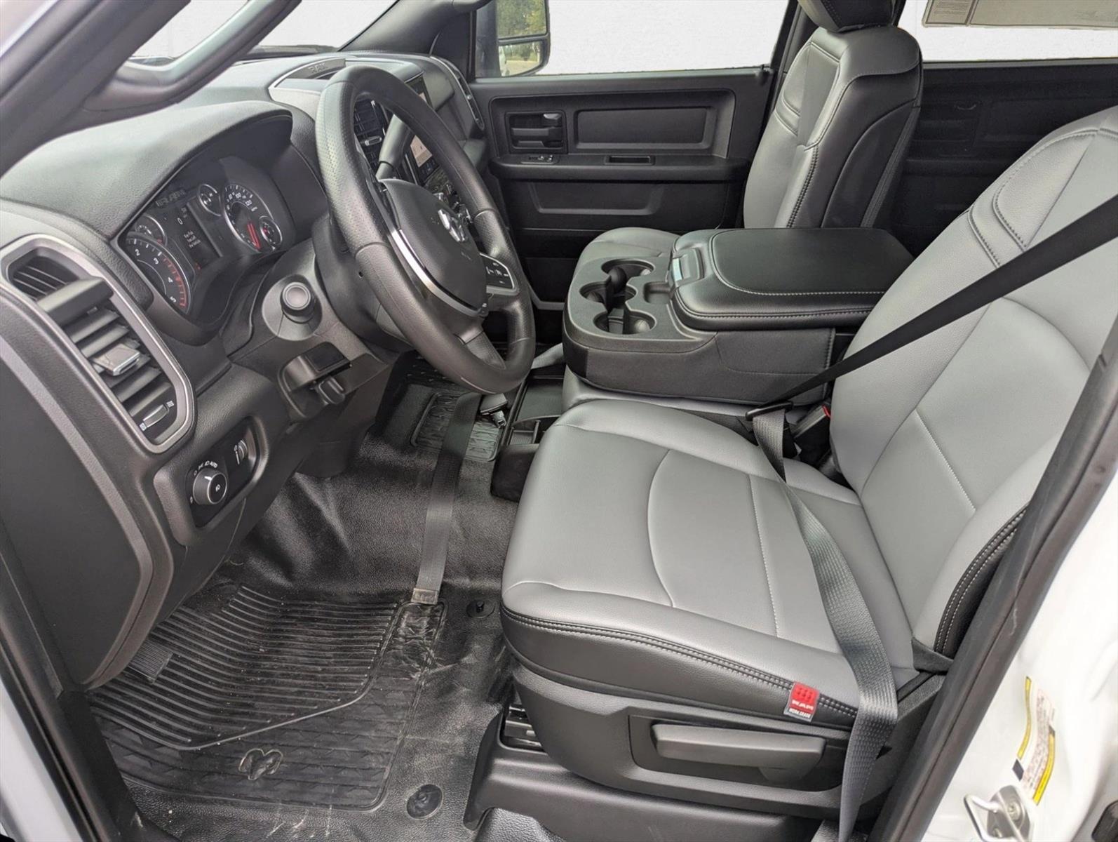 2026 Ram 3500 Tradesman photo 4