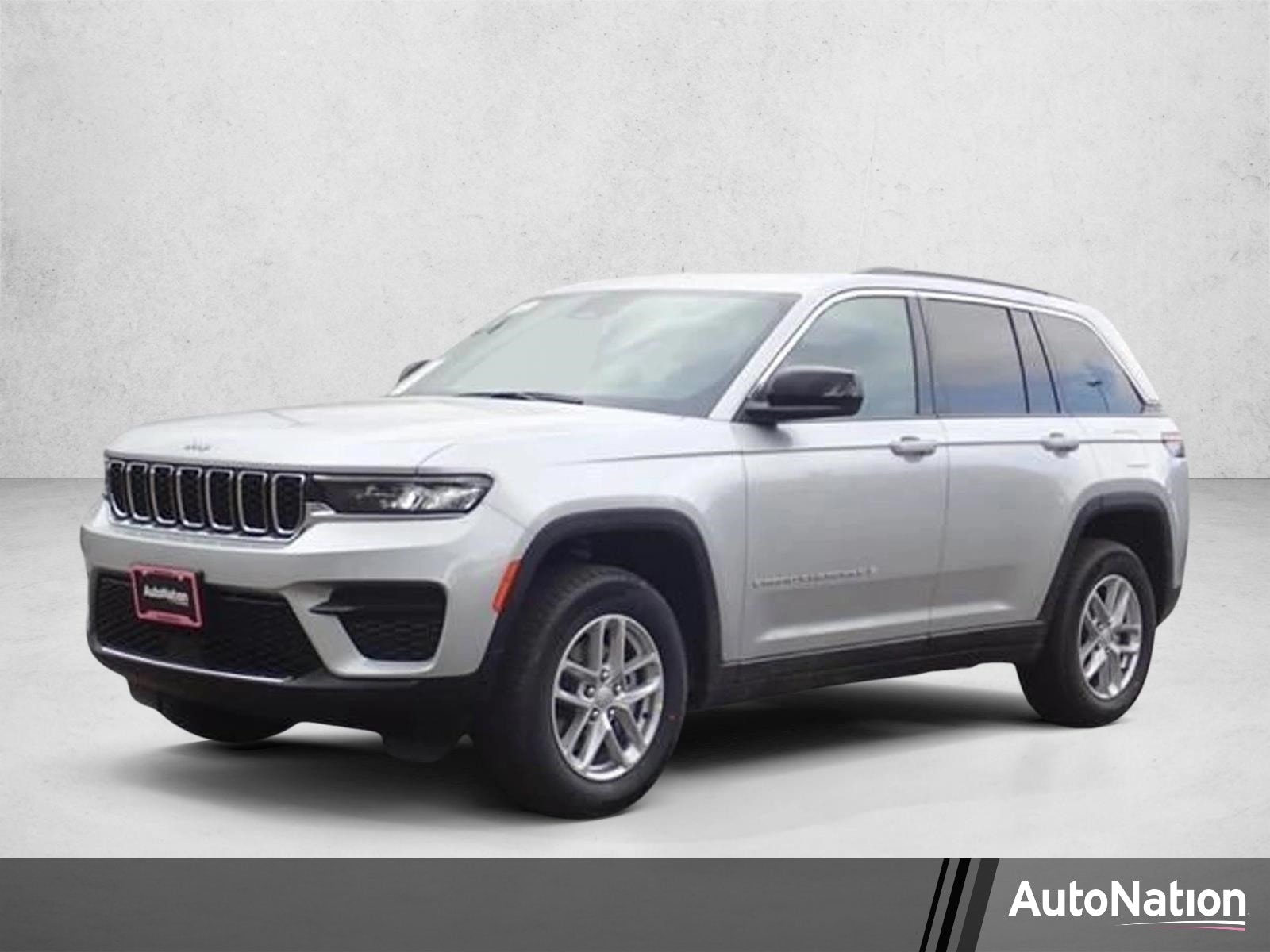 2026 Jeep Grand Cherokee Laredo X 4x4's photo
