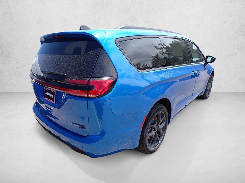 New 2027 Chrysler Pacifica Limited Van Passenger Van