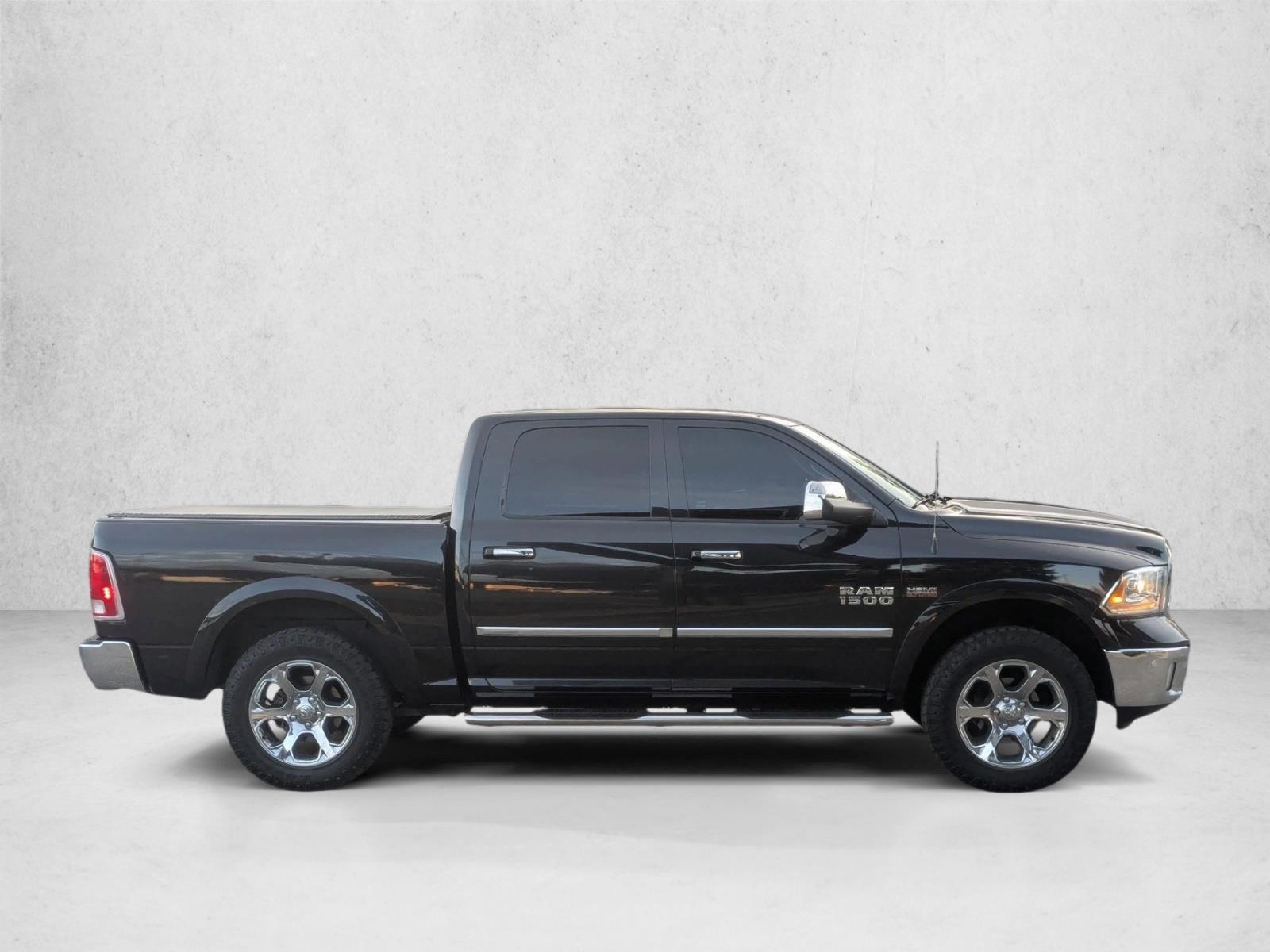 2016 Ram 1500 Laramie photo 4