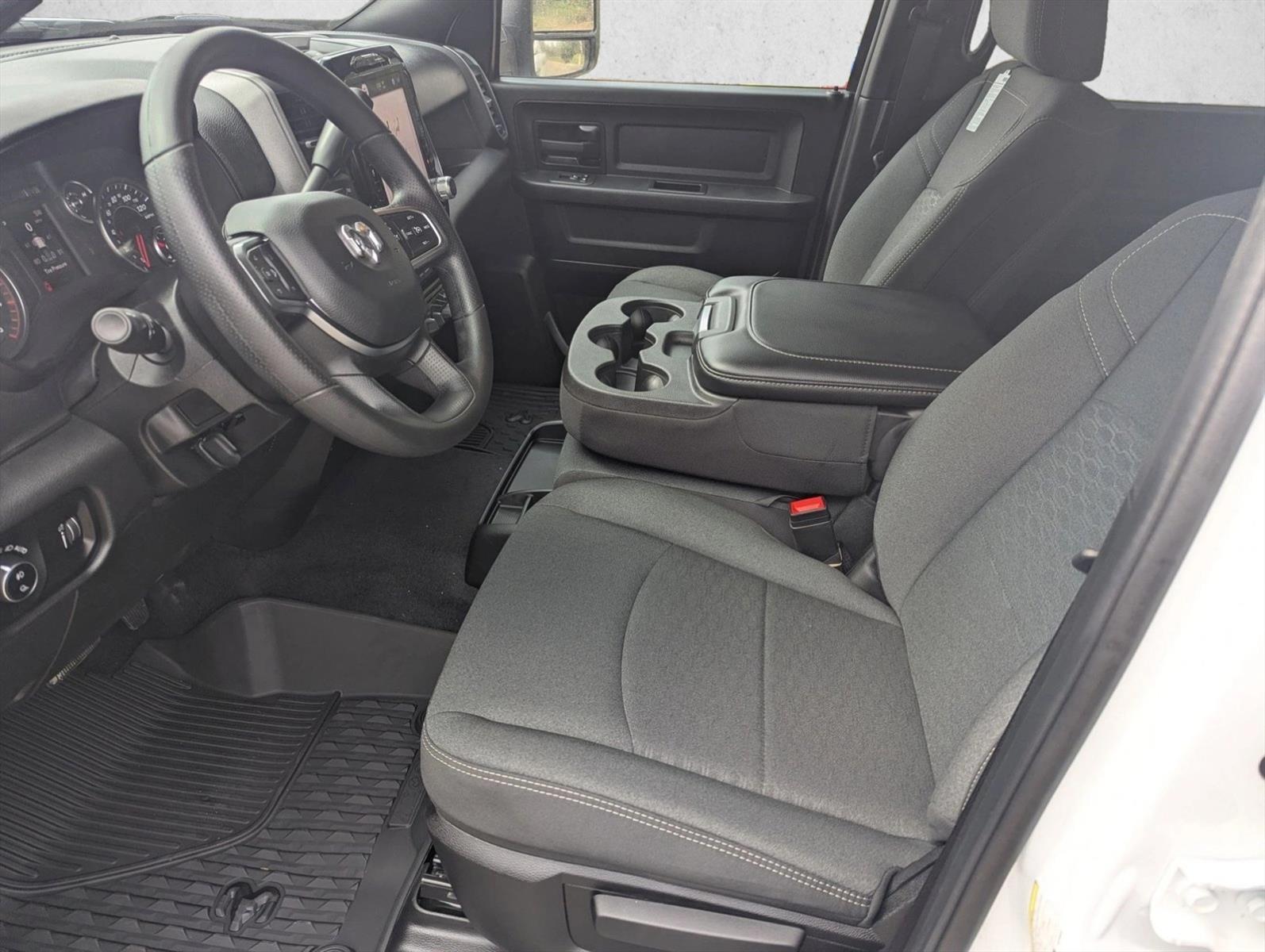 2026 Ram 3500 Tradesman photo 4