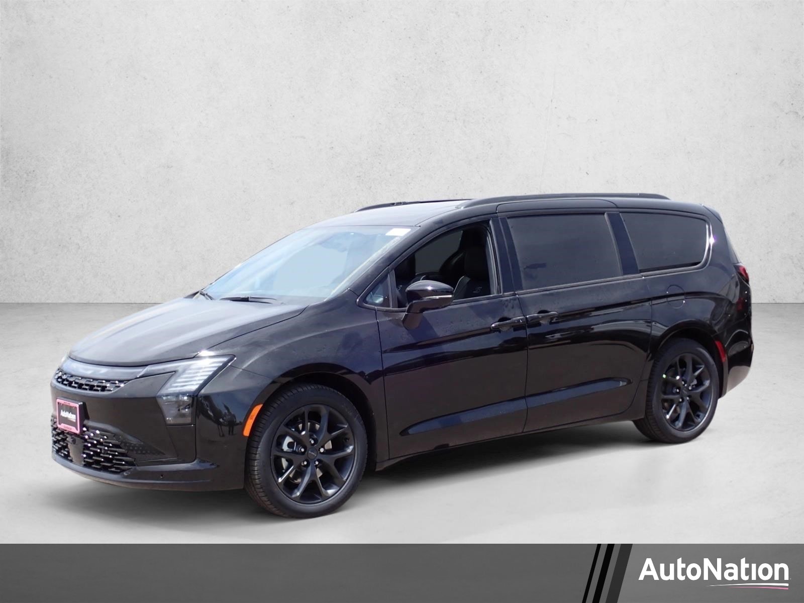 2027 Chrysler Pacifica Limited's photo