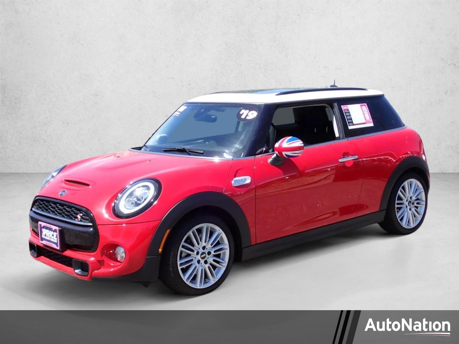 2019 MINI Hardtop Cooper S Signature's photo
